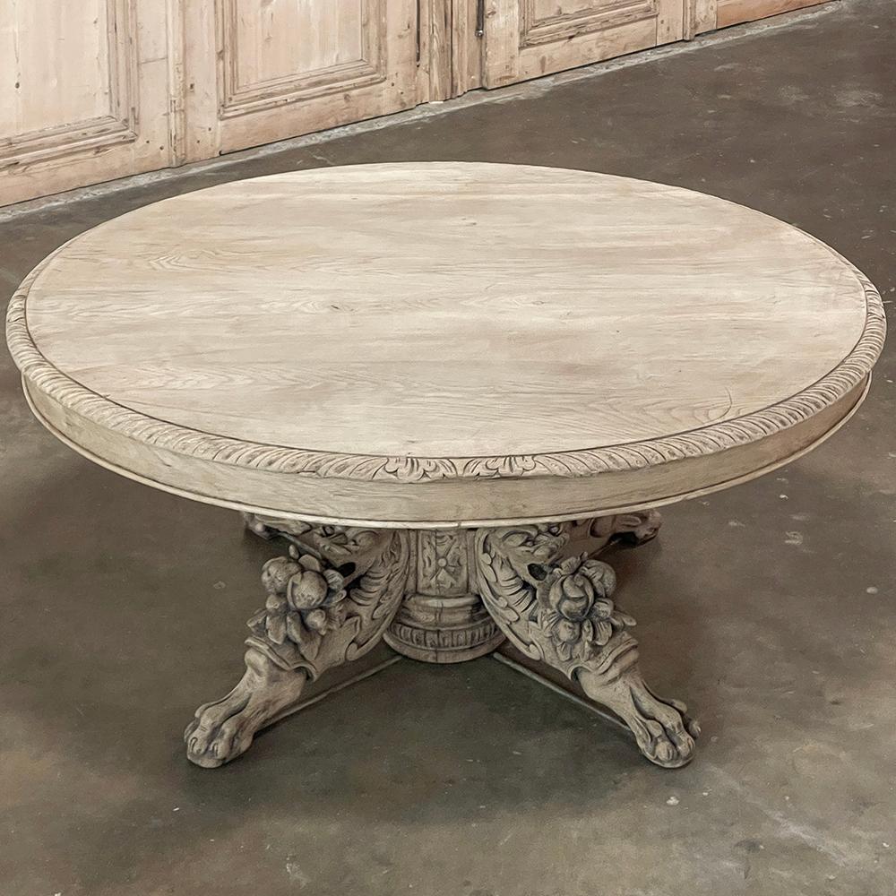 19th Century French Renaissance Revival Carved Oval Coffee Table For Sale 1