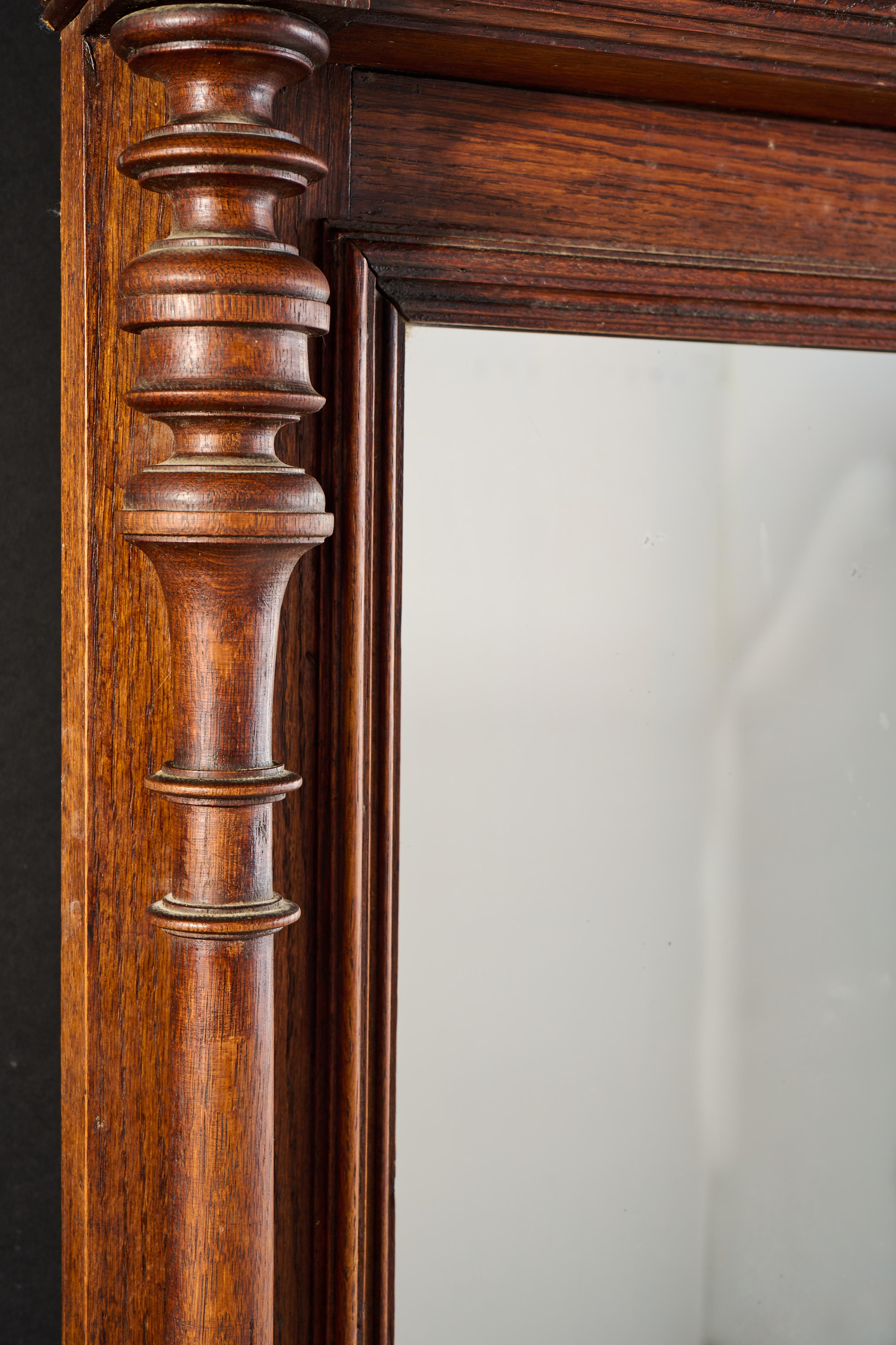 Specchio in noce intagliato rinascimentale francese del 19° secolo, scala grande In condizioni buone in vendita a North Charleston, SC