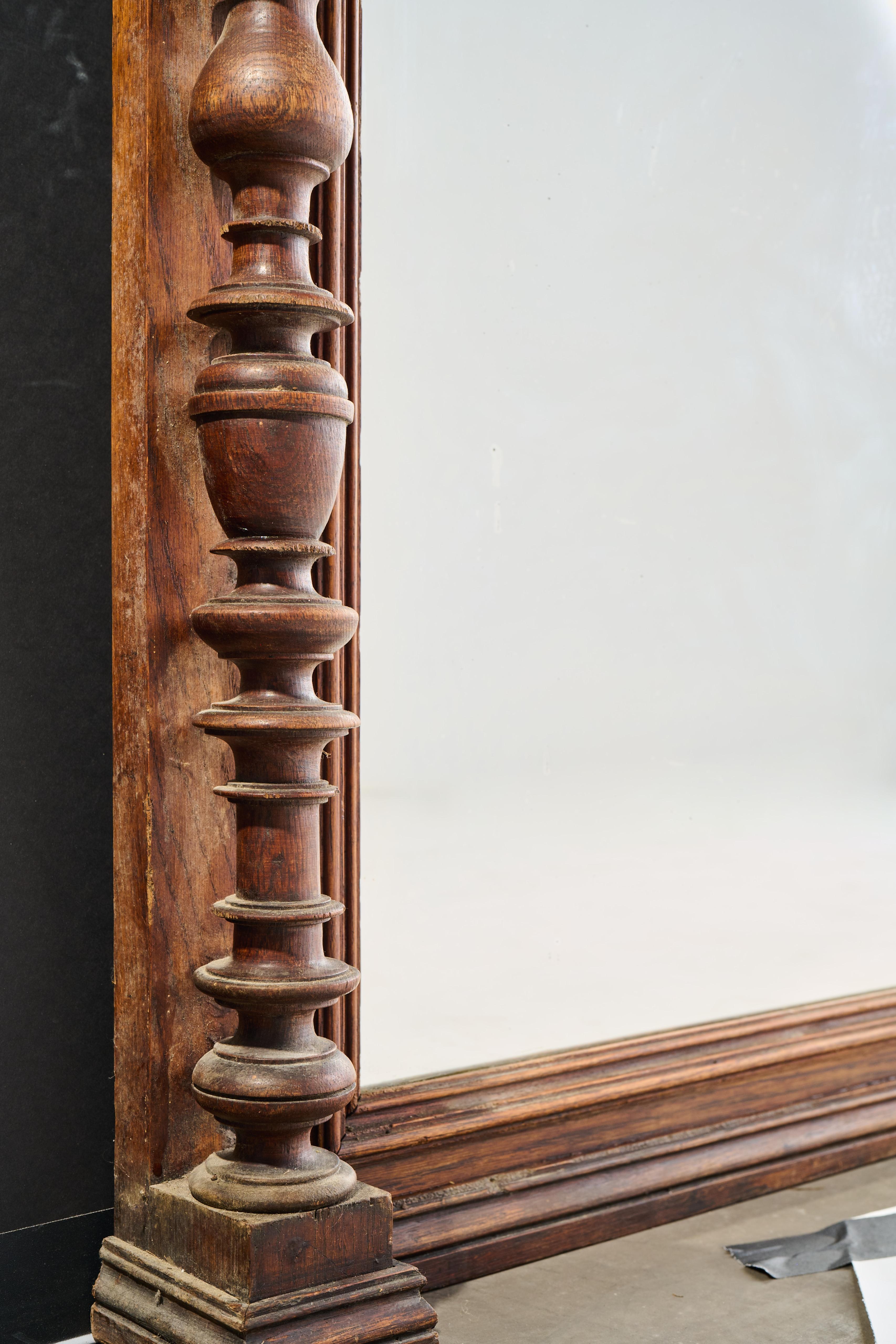 XIX secolo Specchio in noce intagliato rinascimentale francese del 19° secolo, scala grande in vendita