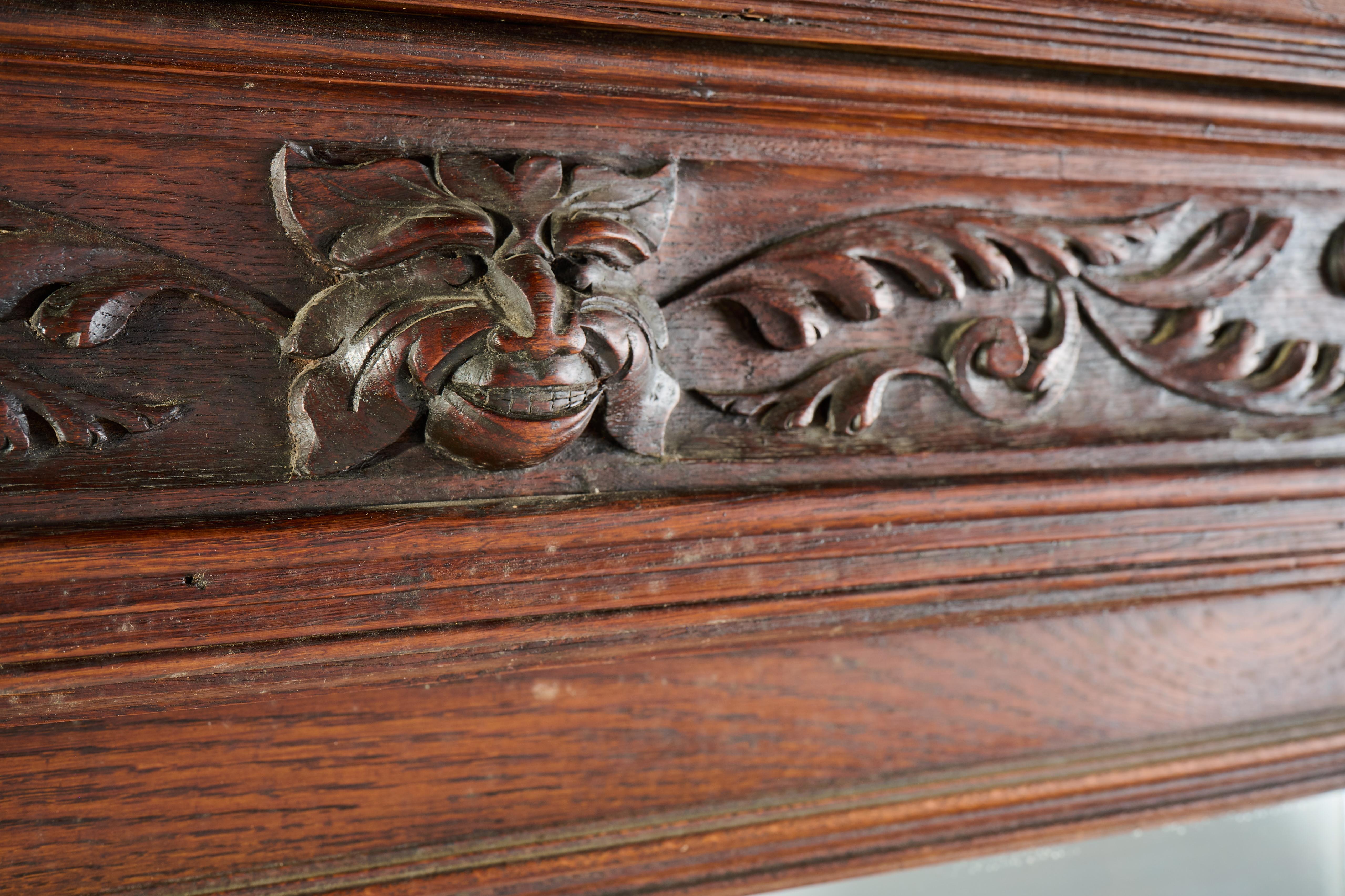 Specchio in noce intagliato rinascimentale francese del 19° secolo, scala grande in vendita 1