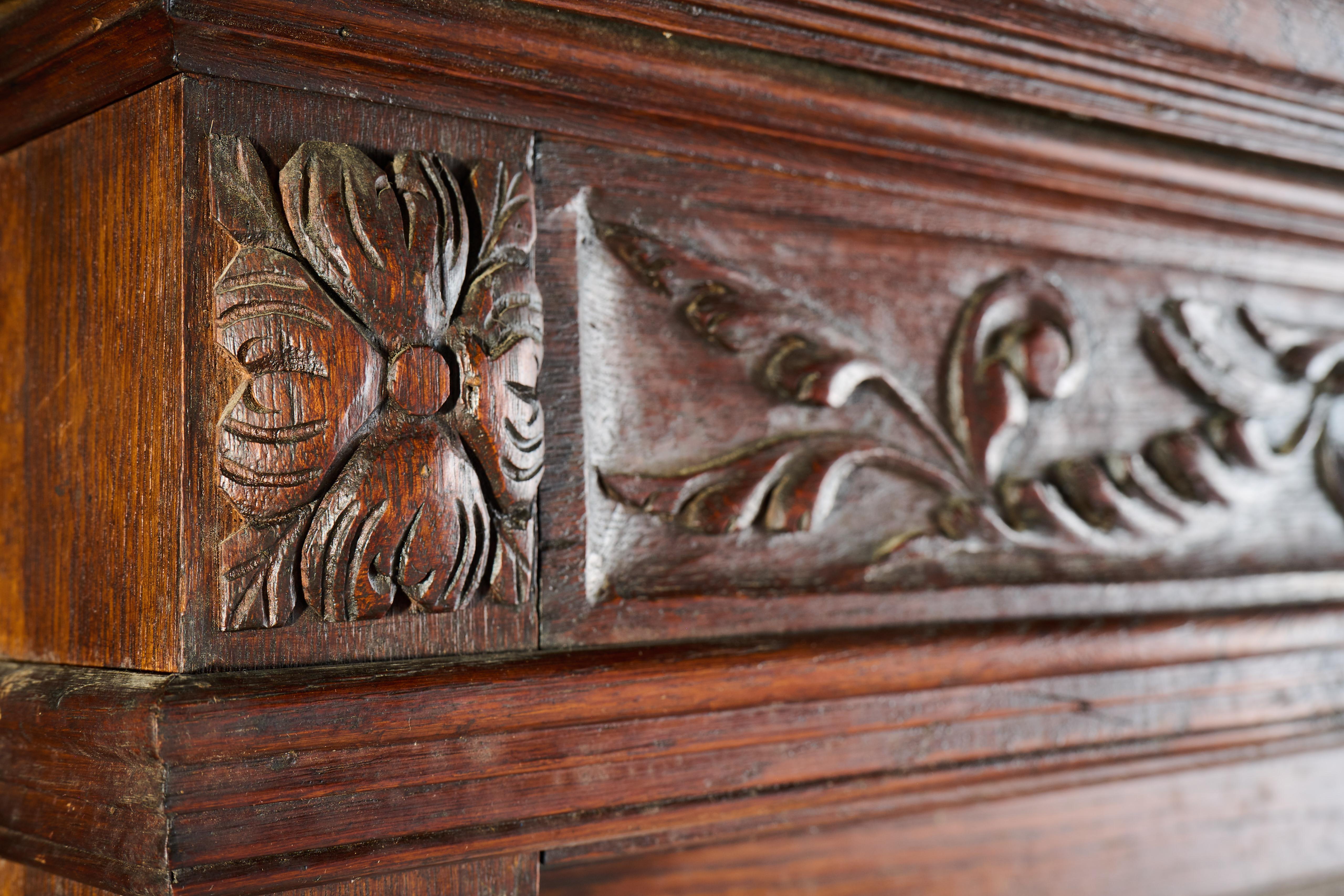 Specchio in noce intagliato rinascimentale francese del 19° secolo, scala grande in vendita 2