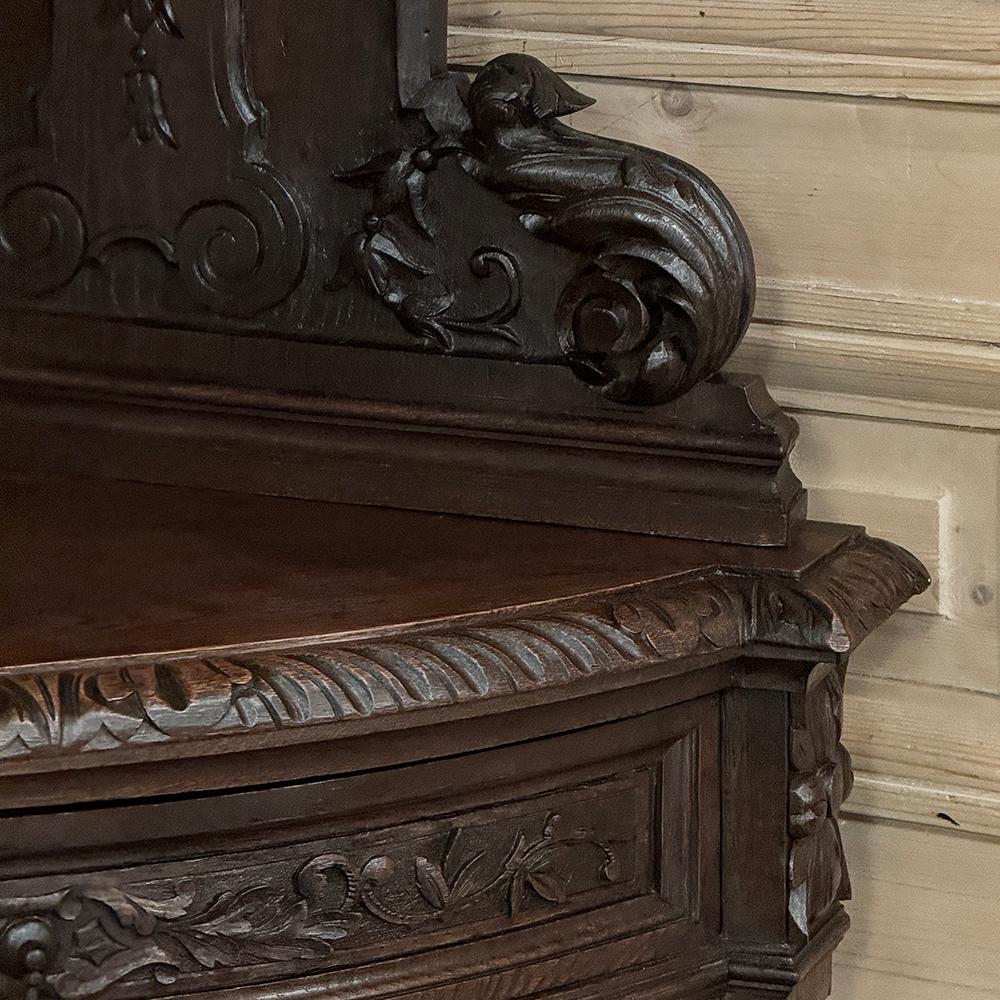 Armadio ad angolo rinascimentale francese del XIX secolo in vendita 8