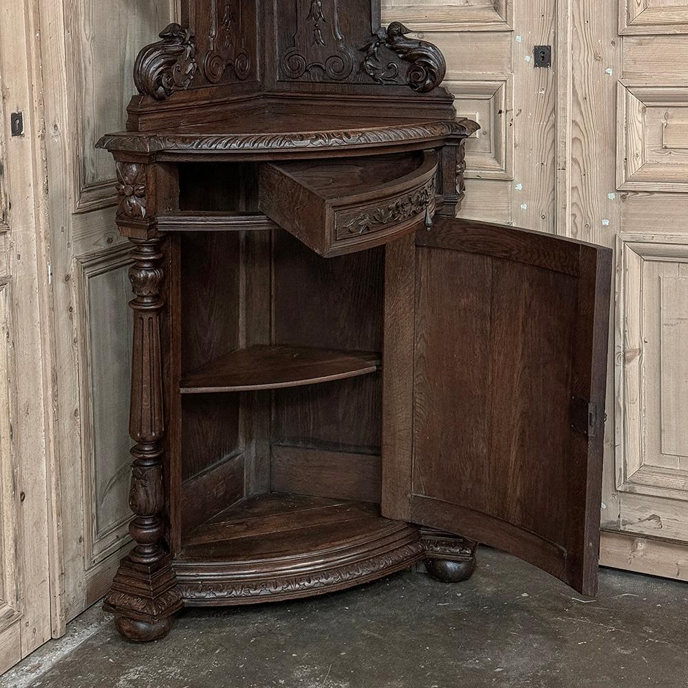 Quercia Armadio ad angolo rinascimentale francese del XIX secolo in vendita
