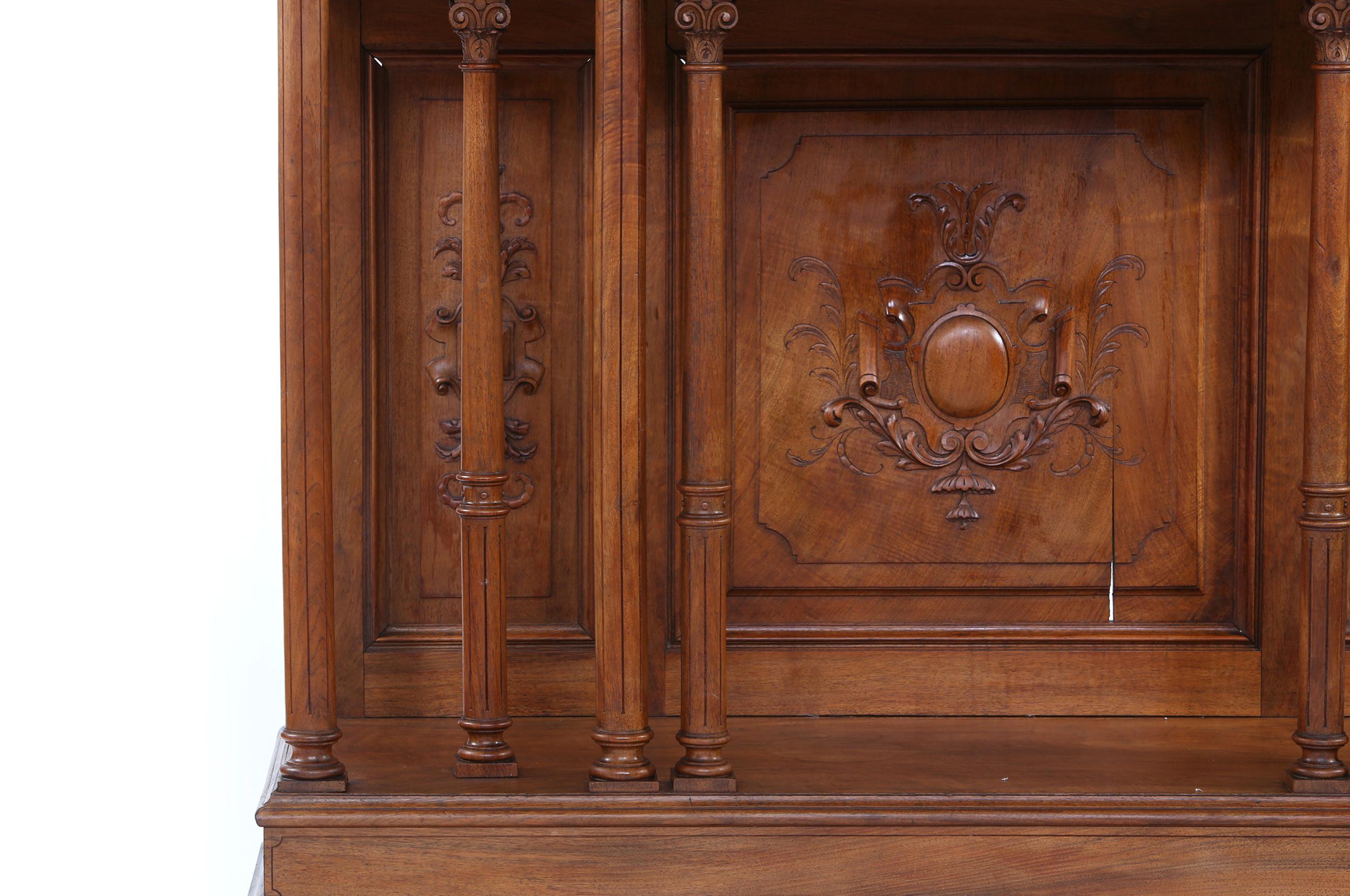 19th Century French Renaissance Revival Display Cabinet For Sale 3