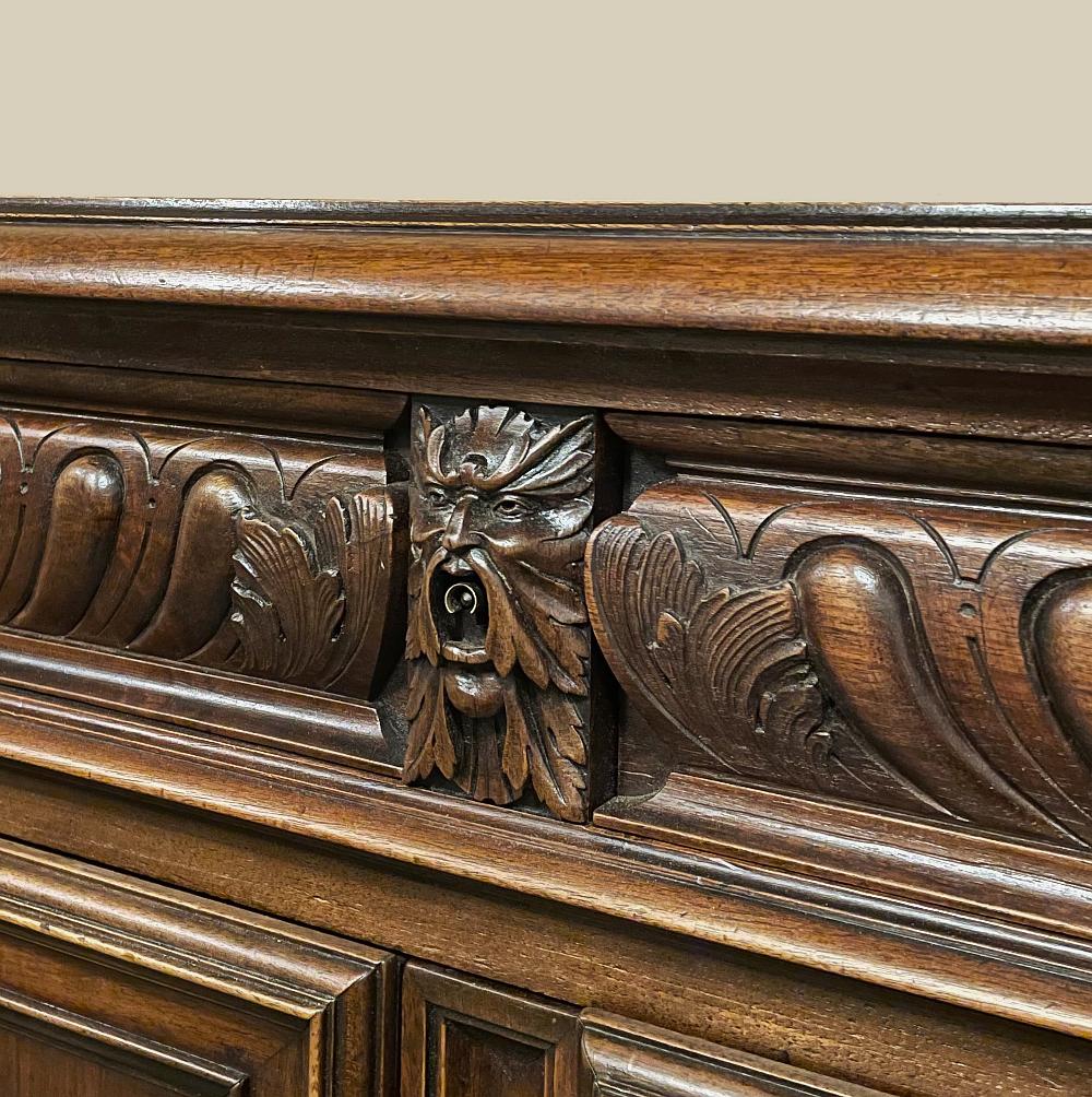19th Century French Renaissance Revival Walnut Buffet For Sale 11