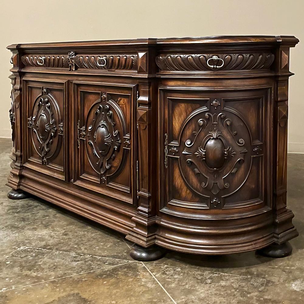 19th Century French Renaissance Revival Walnut Buffet For Sale 1