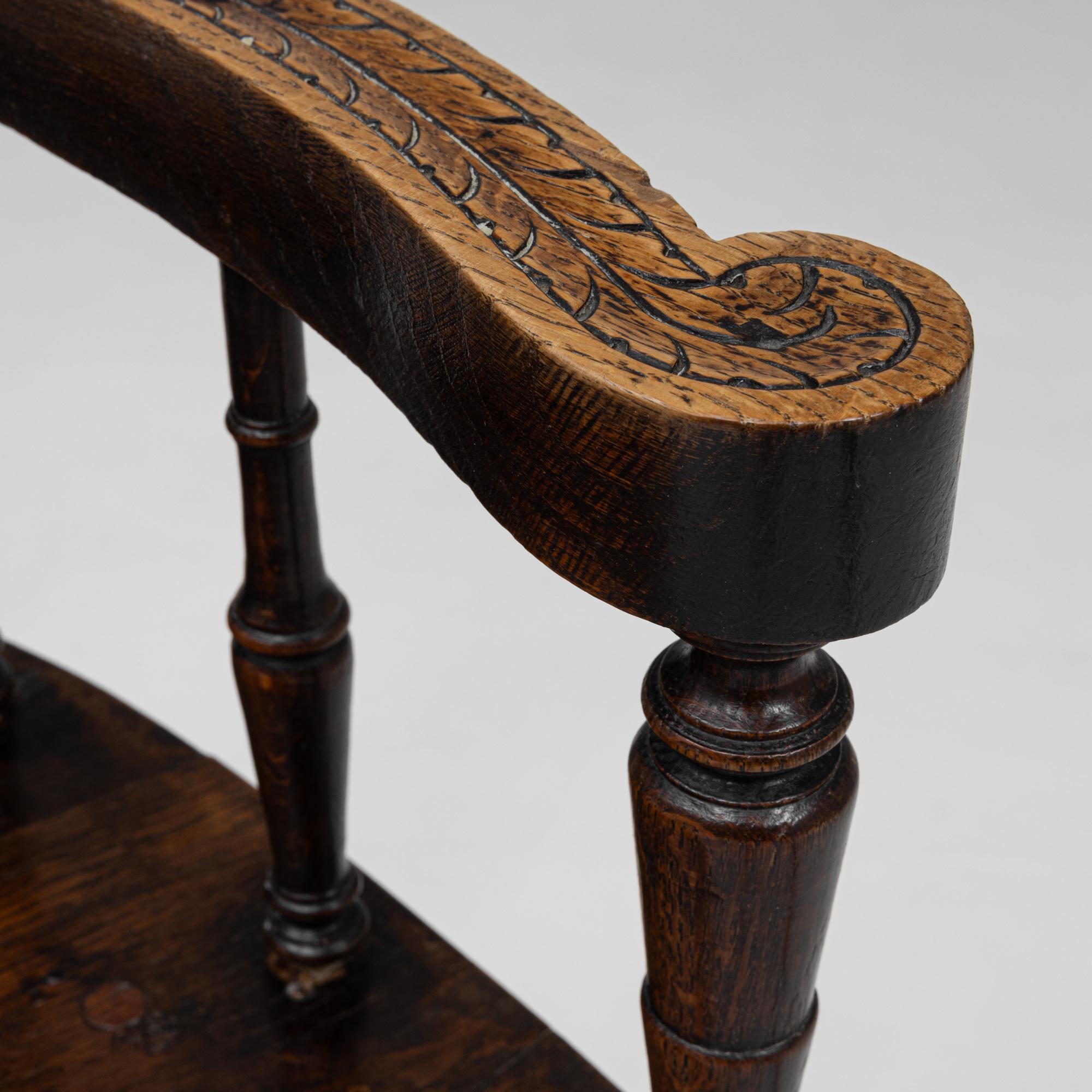 Sillón de madera renacentista francés del siglo XIX con pátina original en venta 6
