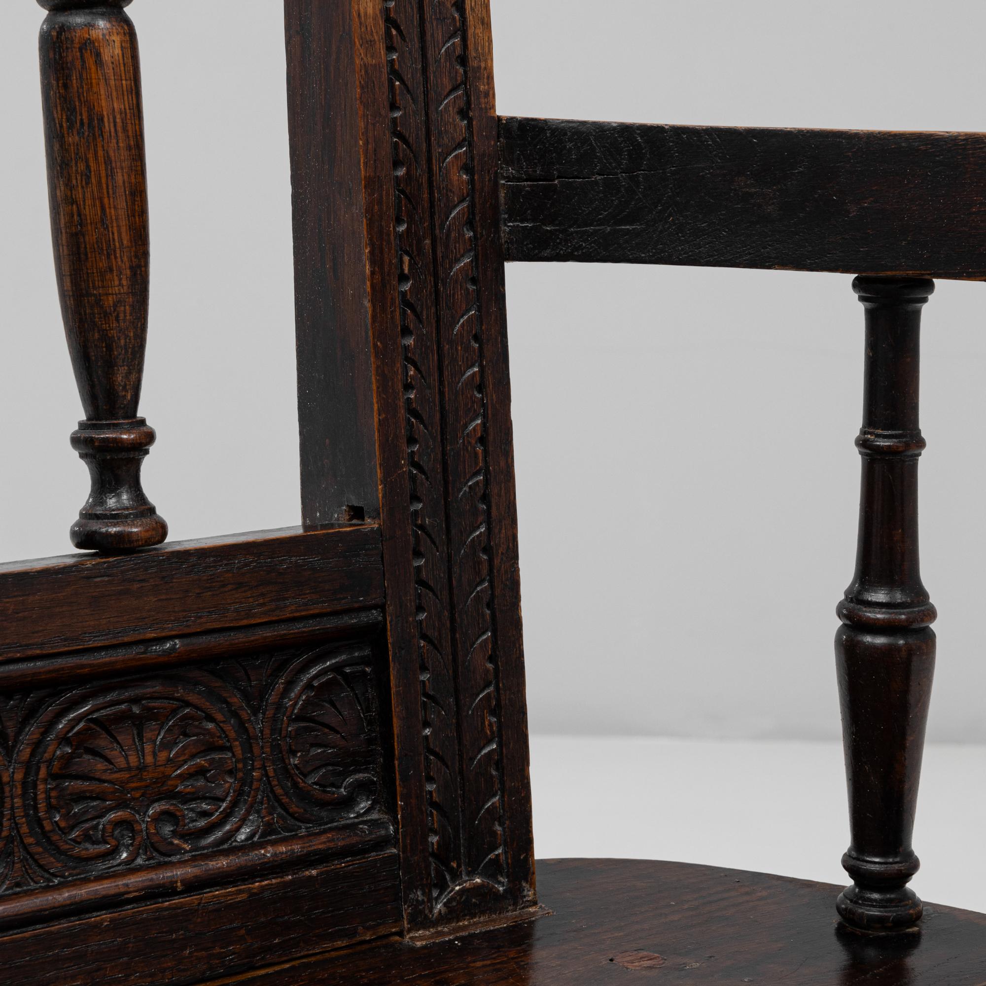 Sillón de madera renacentista francés del siglo XIX con pátina original en venta 7