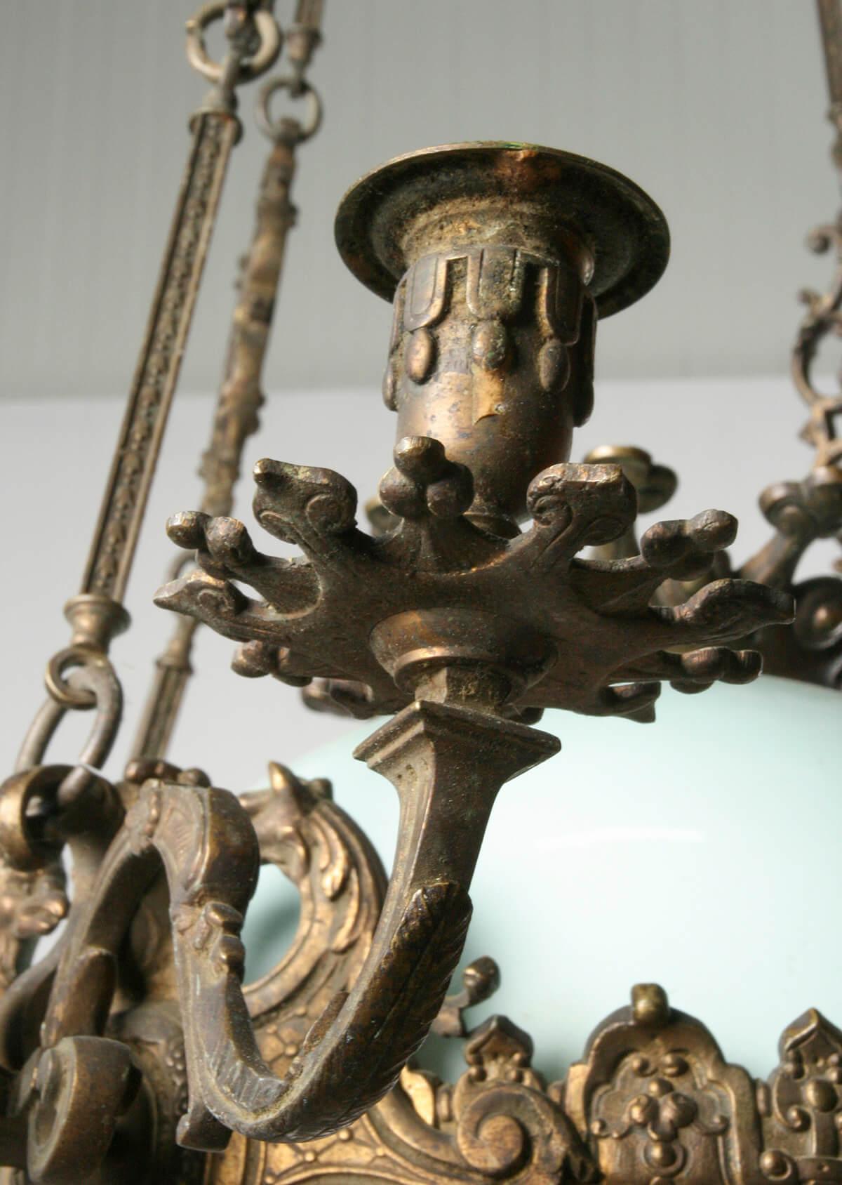 Lampe à suspension à huile en bronze de style Renaissance française du XIXe siècle en vente 5