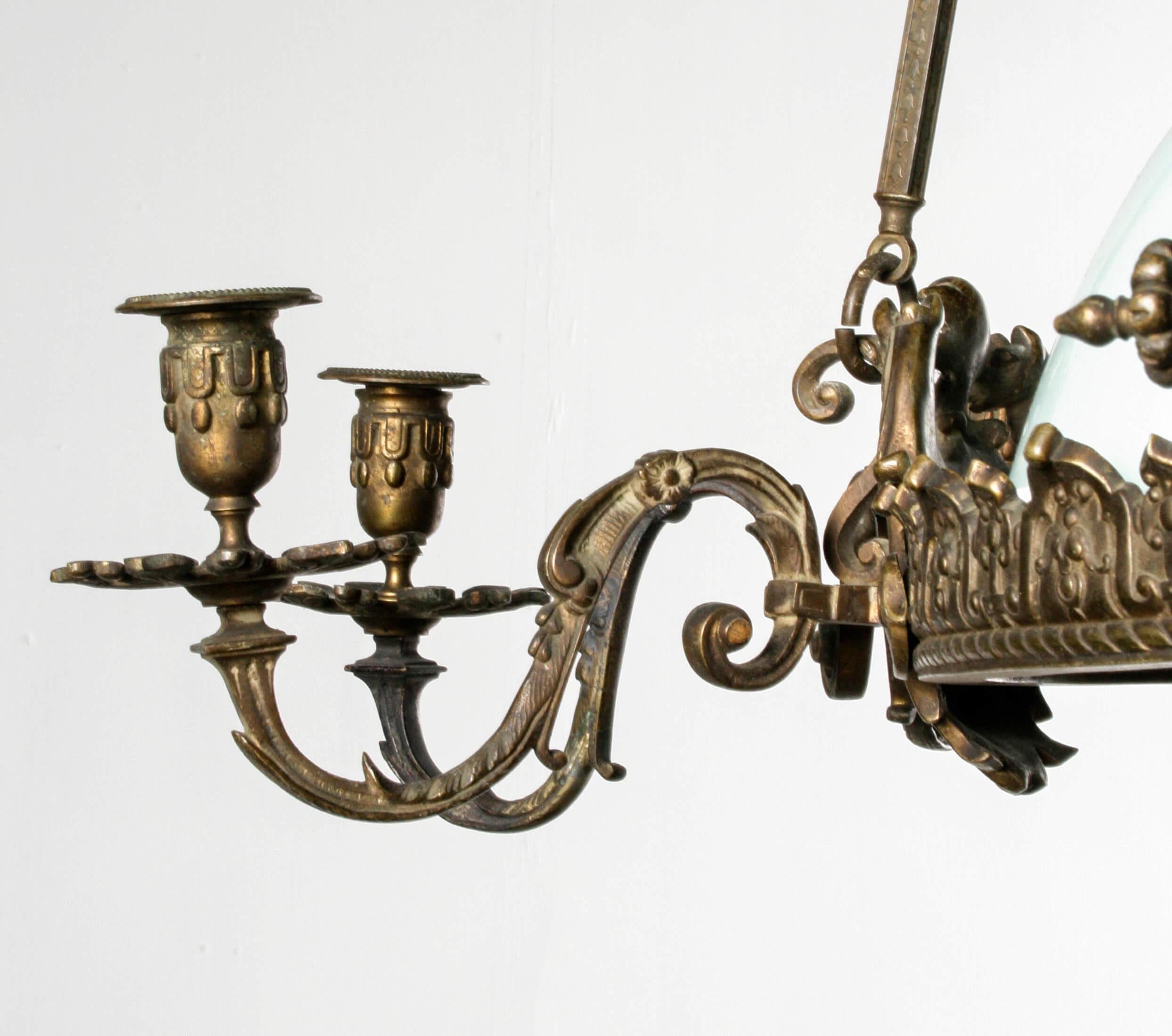 Lampe à suspension à huile en bronze de style Renaissance française du XIXe siècle en vente 7