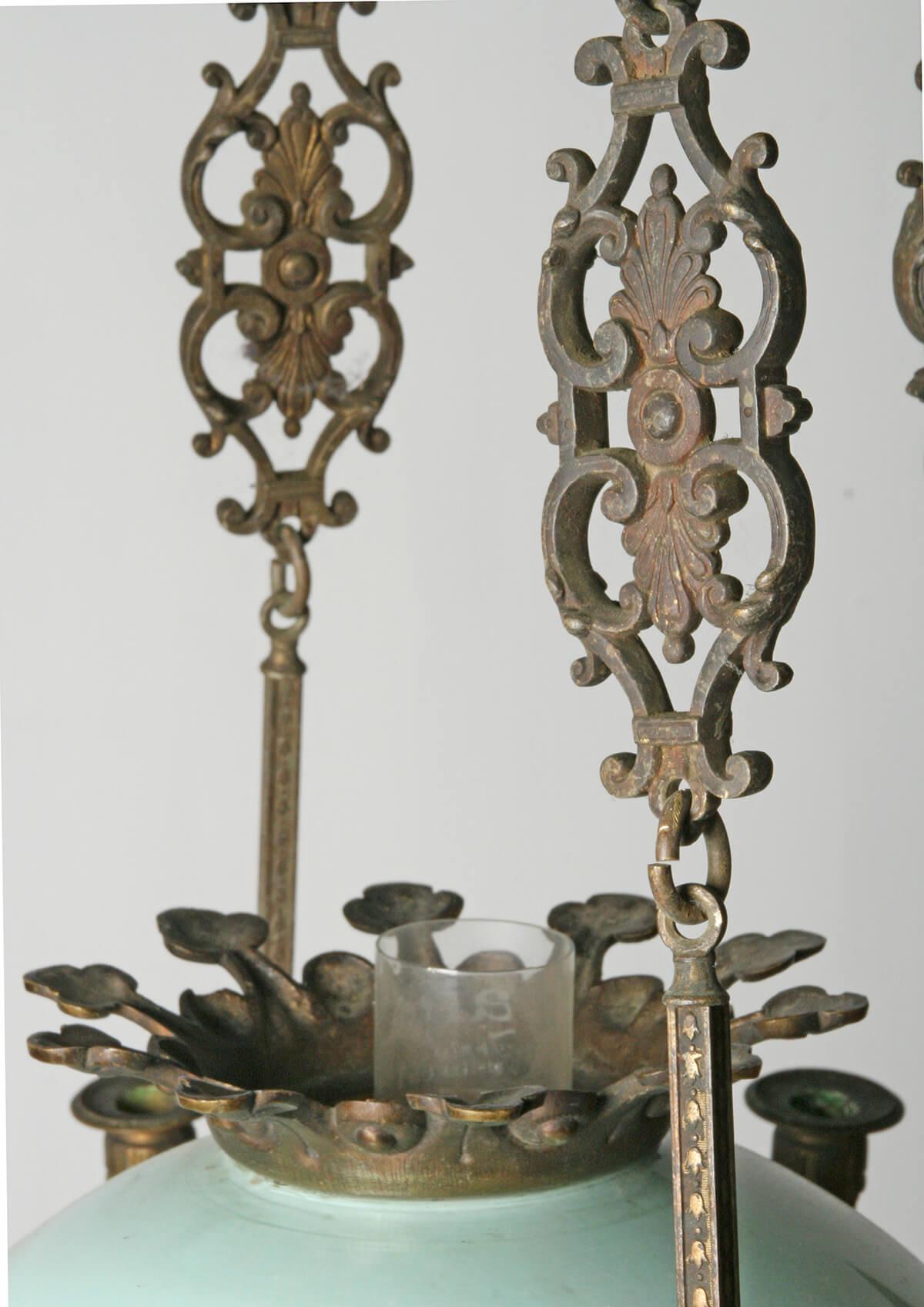 Lampe à suspension à huile en bronze de style Renaissance française du XIXe siècle en vente 10