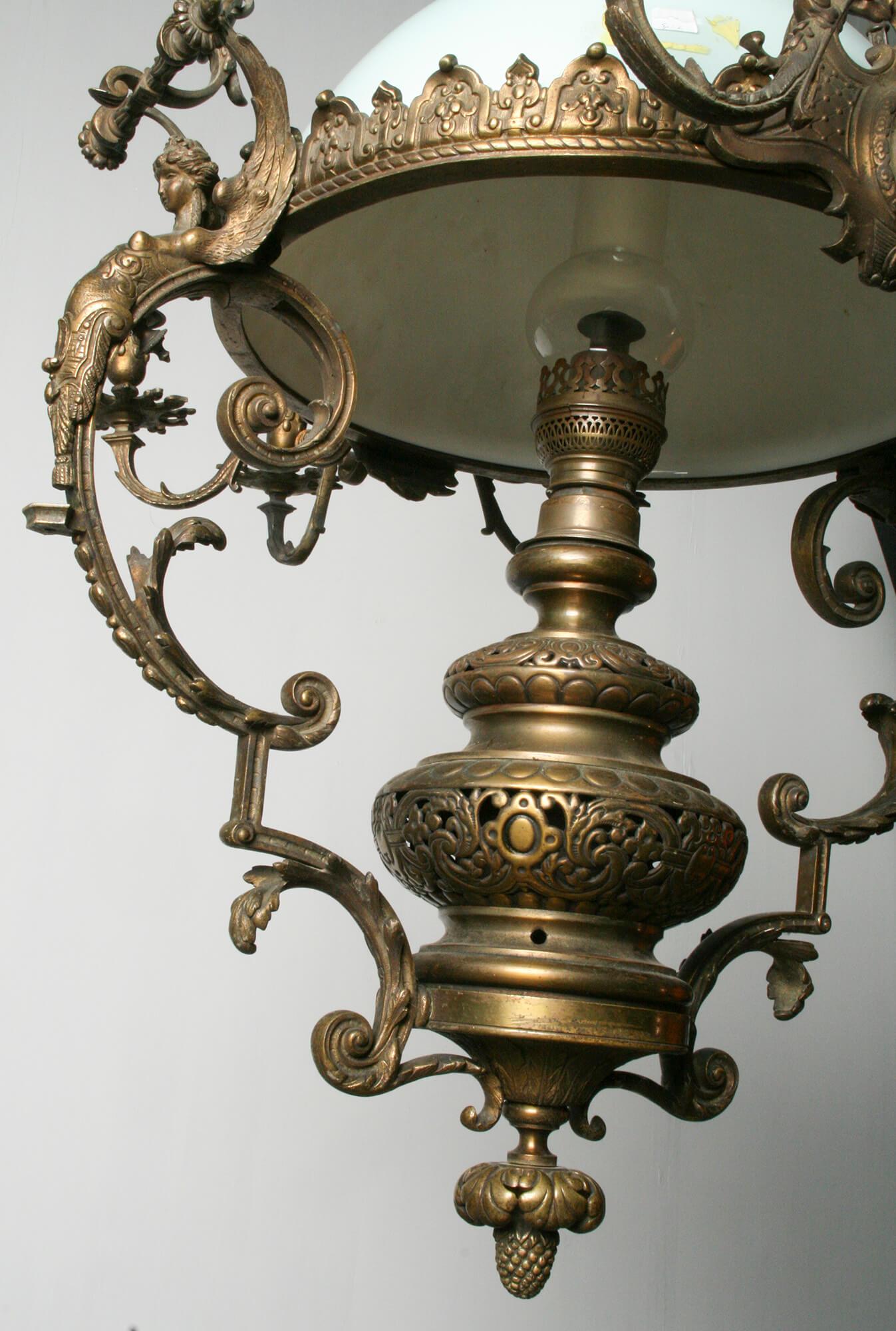 Lampe à suspension à huile en bronze de style Renaissance française du XIXe siècle en vente 11