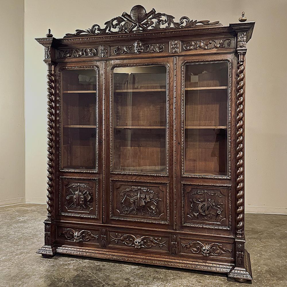 Néo-Renaissance Bibliothèque triple du 19ème siècle French Renaissance ~ Cabinet d'exposition en vente