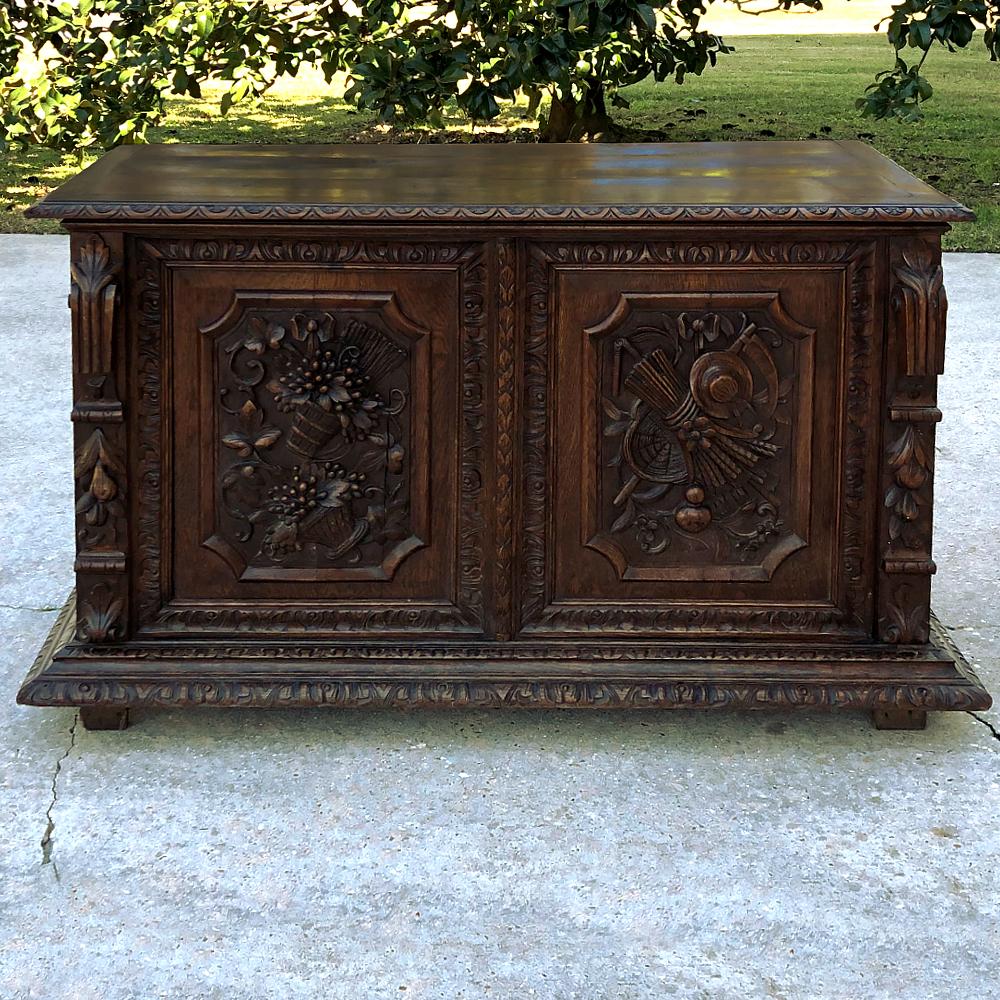 Hand-Carved 19th Century French Renaissance Trunk with Grape and Wheat Harvest For Sale