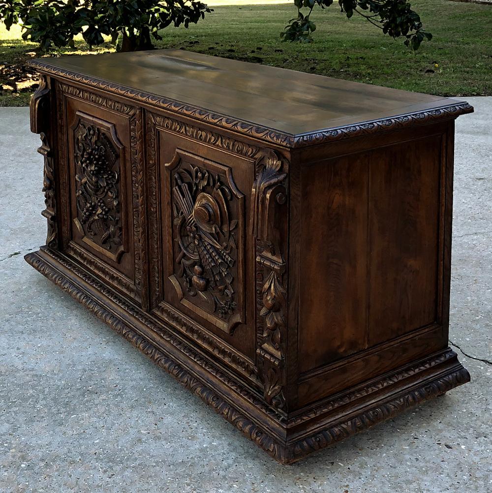 19th Century French Renaissance Trunk with Grape and Wheat Harvest In Good Condition For Sale In Dallas, TX