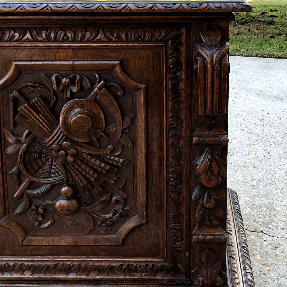 19th Century French Renaissance Trunk with Grape and Wheat Harvest For Sale 3