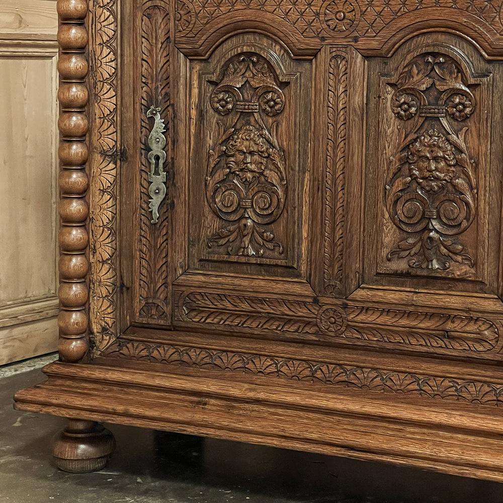 Cabinet à deux niveaux French Renaissance du 19e siècle en vente 11