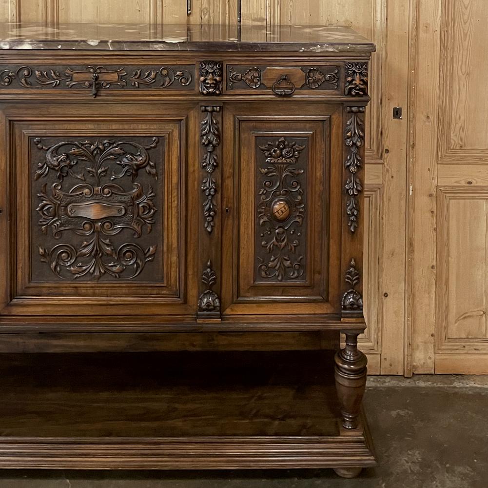 Buffet rialzato francese Luigi XIV del XIX secolo con piano in noce e marmo in vendita 1