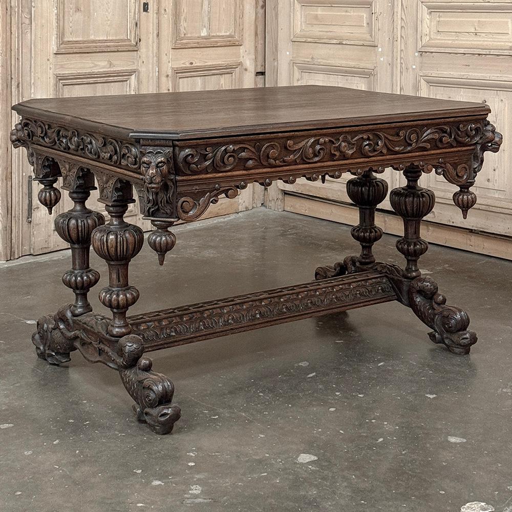 Table à écrire de la Renaissance française du XIXe siècle ~ Bureau avec dauphins est un exemple extraordinaire de la renaissance du style qui s'est produite pendant et juste après le règne de Napoléon III.  Doté d'un plateau rectangulaire à double