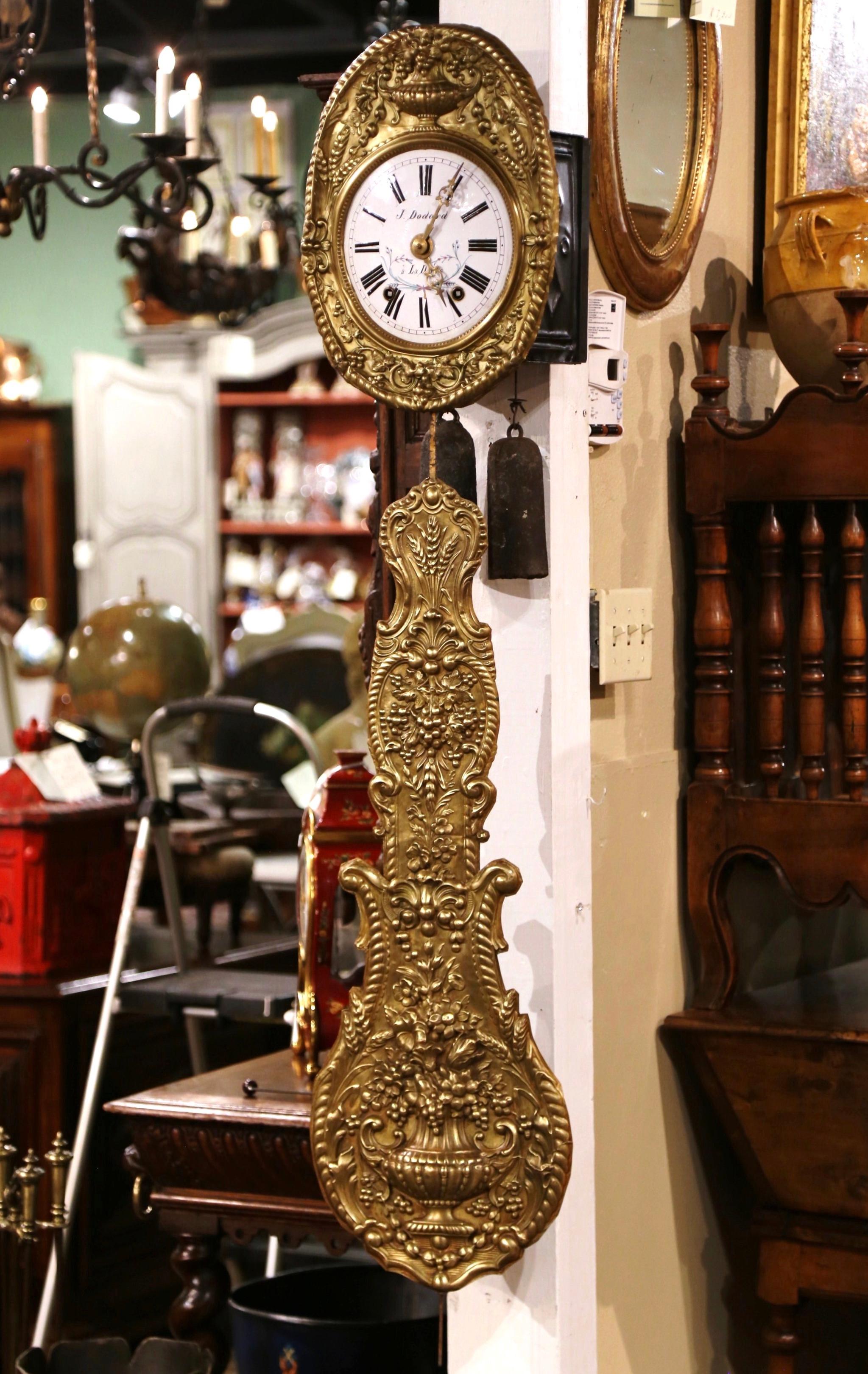 Decorate a kitchen wall, an office or a wine cellar with this elegant antique 