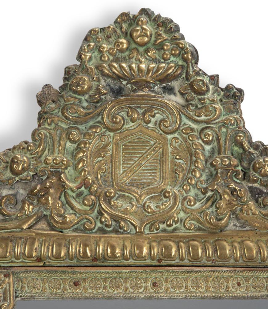 Country Specchio a cuscino francese Repousse del XIX secolo in vendita