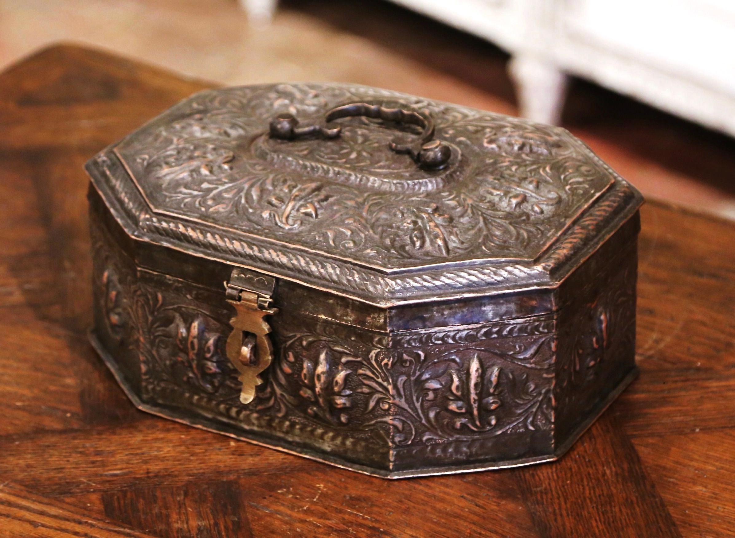 Especiero o joyero de metal plateado repousé francés del siglo XIX Metal en venta