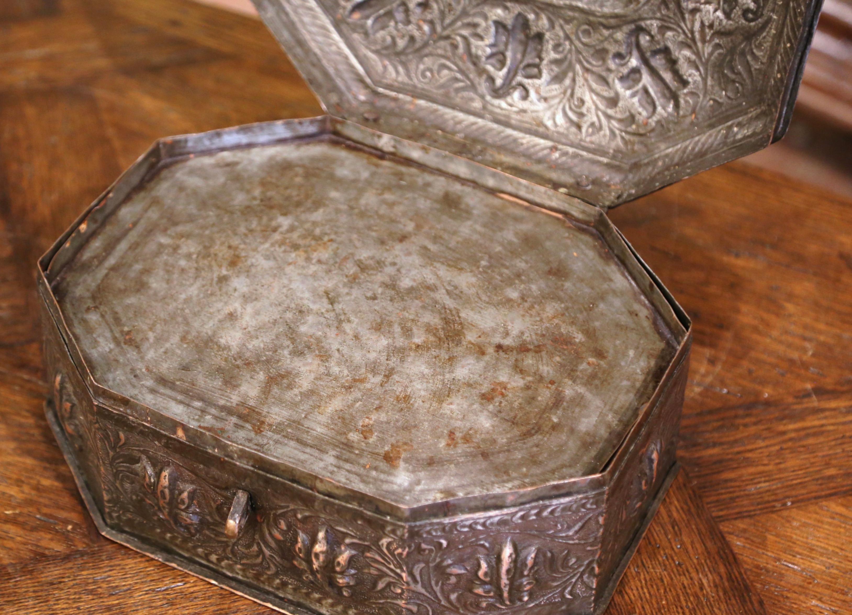 19th Century French Repousse Silvered Metal Spice or Jewelry Box In Excellent Condition For Sale In Dallas, TX