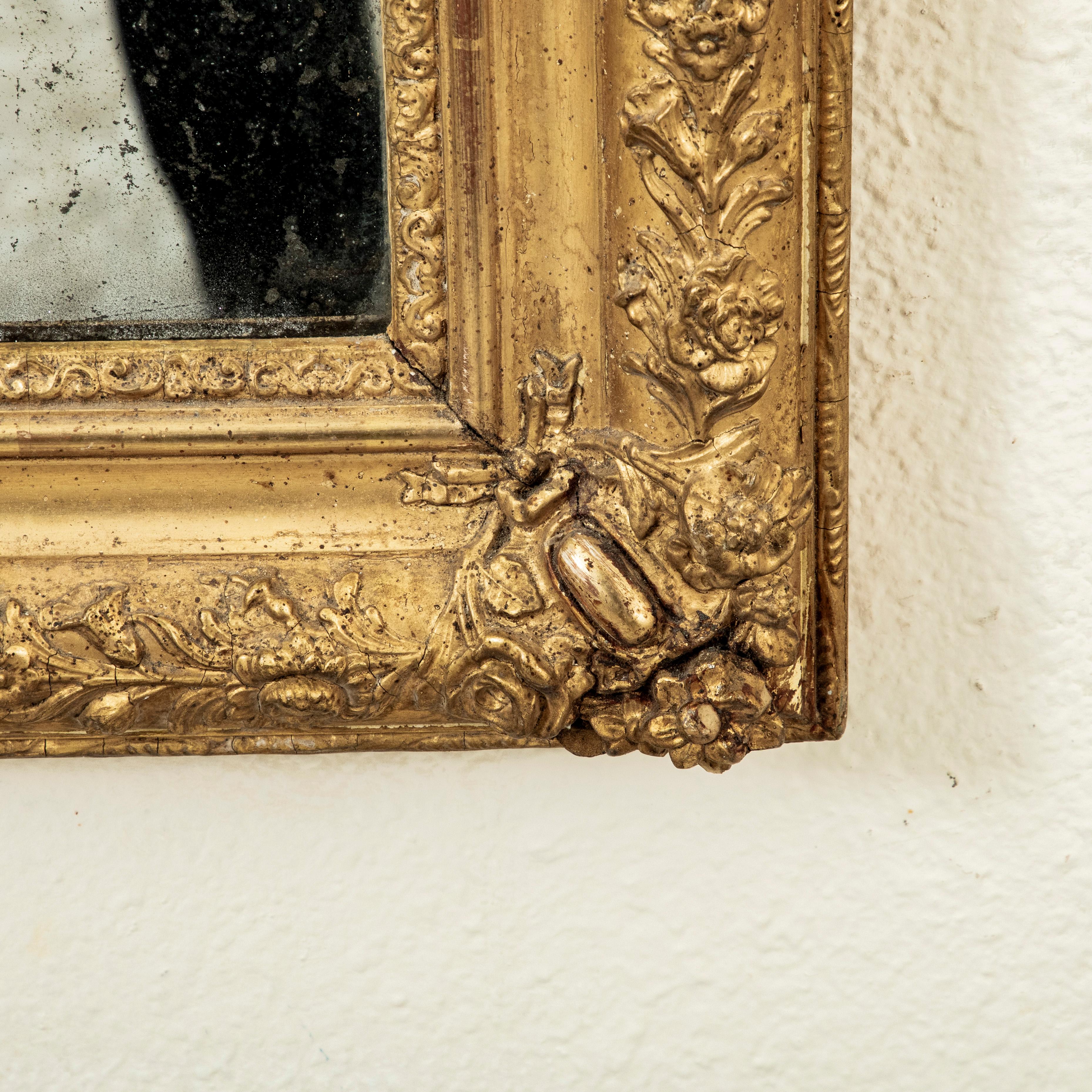 Miroir en bois doré d'époque Restauration française du 19ème siècle, verre au mercure, 30-in W en vente 4
