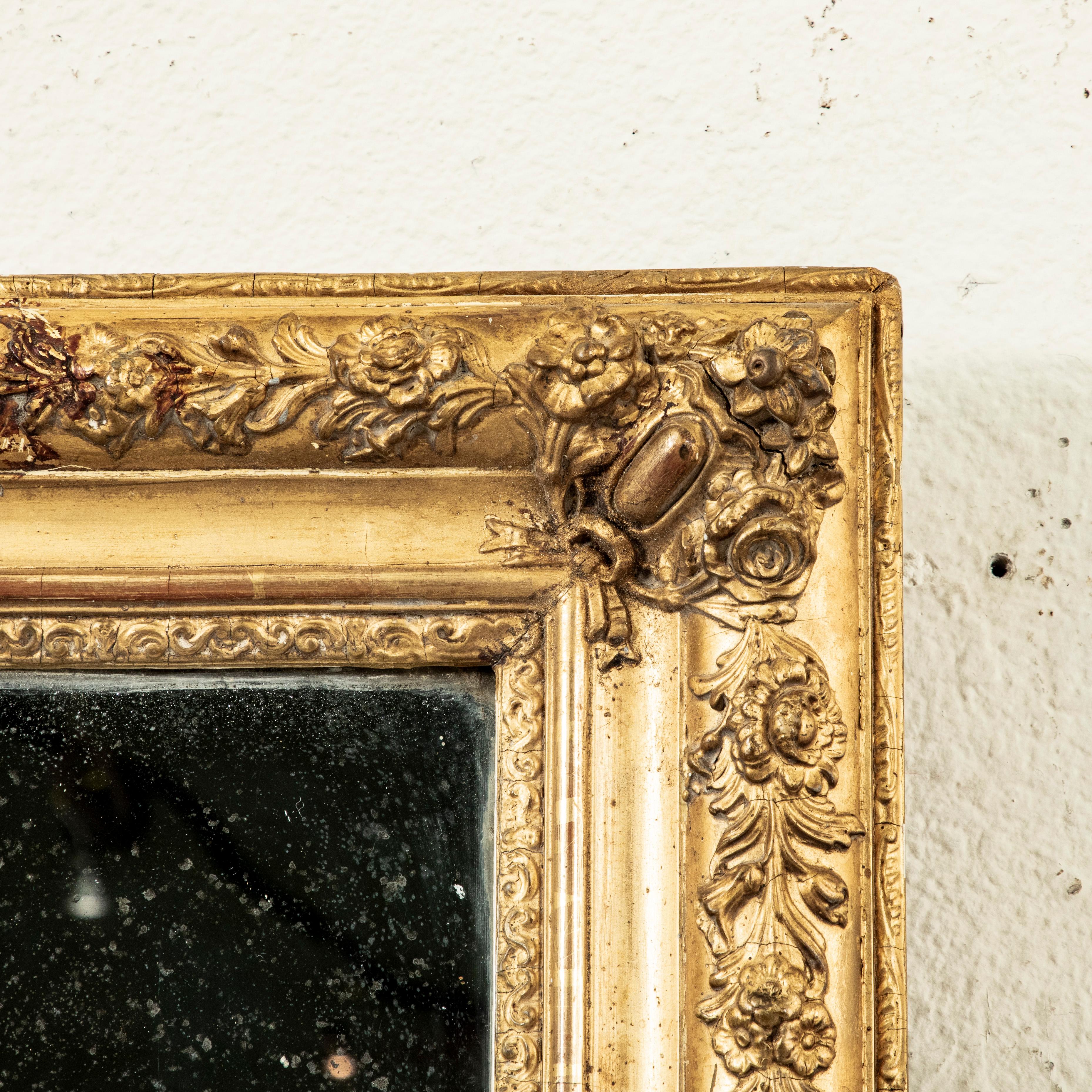 Miroir en bois doré d'époque Restauration française du 19ème siècle, verre au mercure, 30-in W en vente 5
