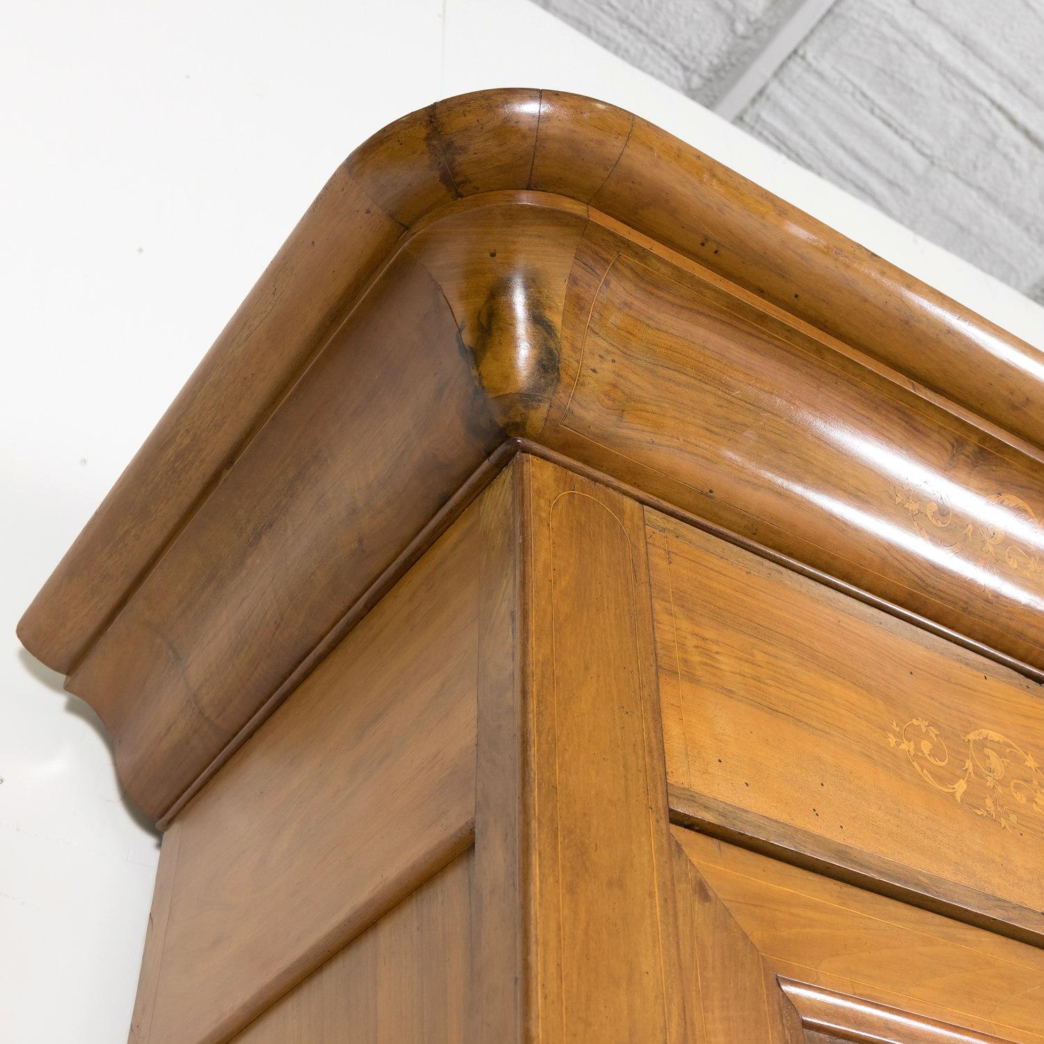 19th Century French Restauration Period Walnut Armoire with Fruitwood Marquetry For Sale 6