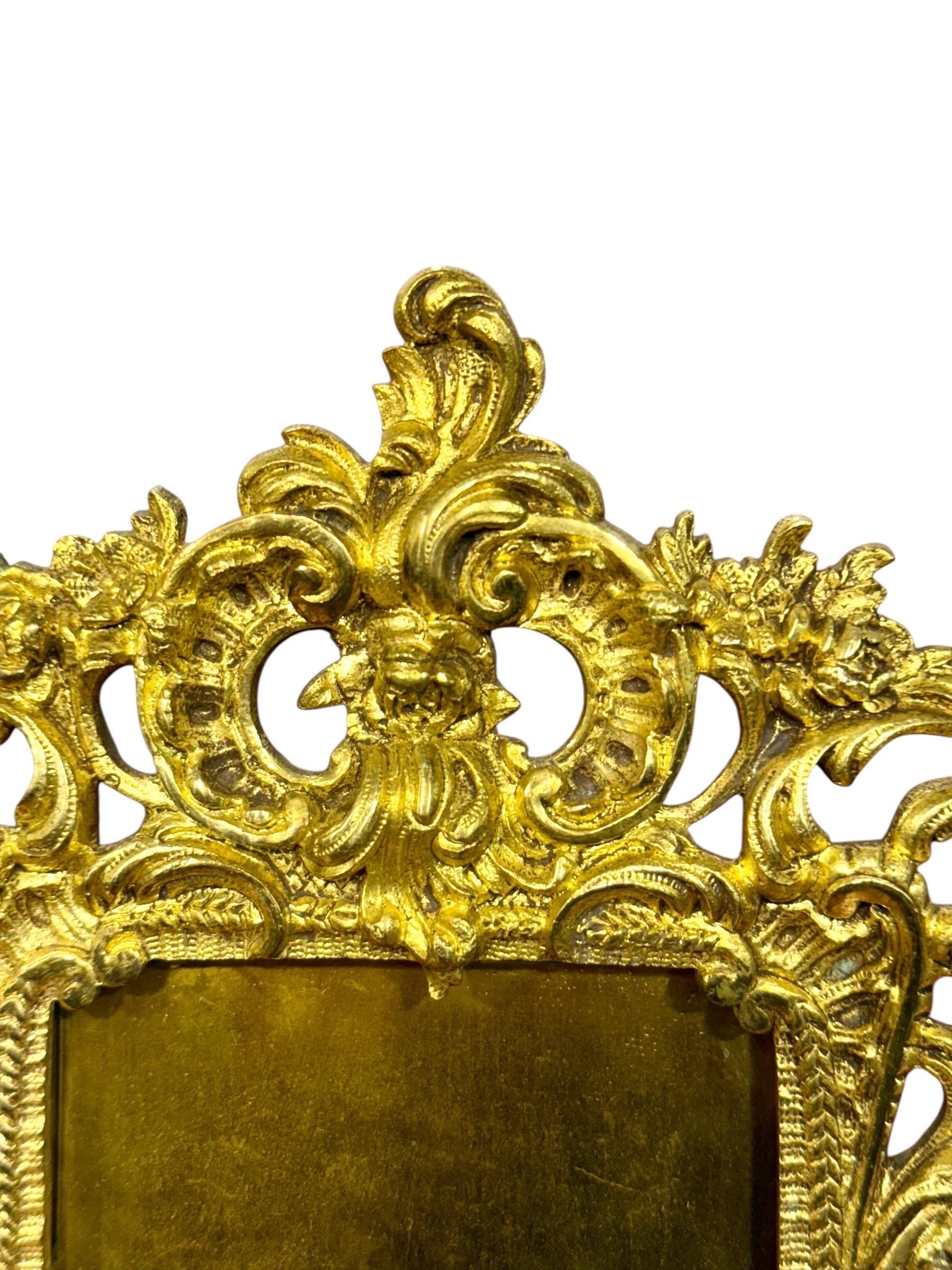 19th-Century French Rococo Gilt Bronze Tabletop Frame In Good Condition For Sale In LA CIOTAT, FR