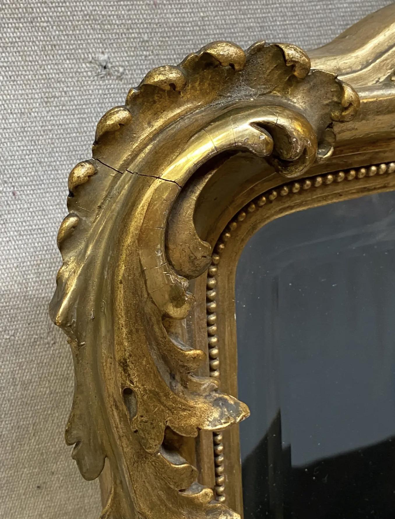 Français Miroir doré French Rococo du 19e siècle en vente