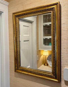 Specchio rococò francese del XIX secolo intagliato a mano e dorato, perle, anni '60 del XIX secolo