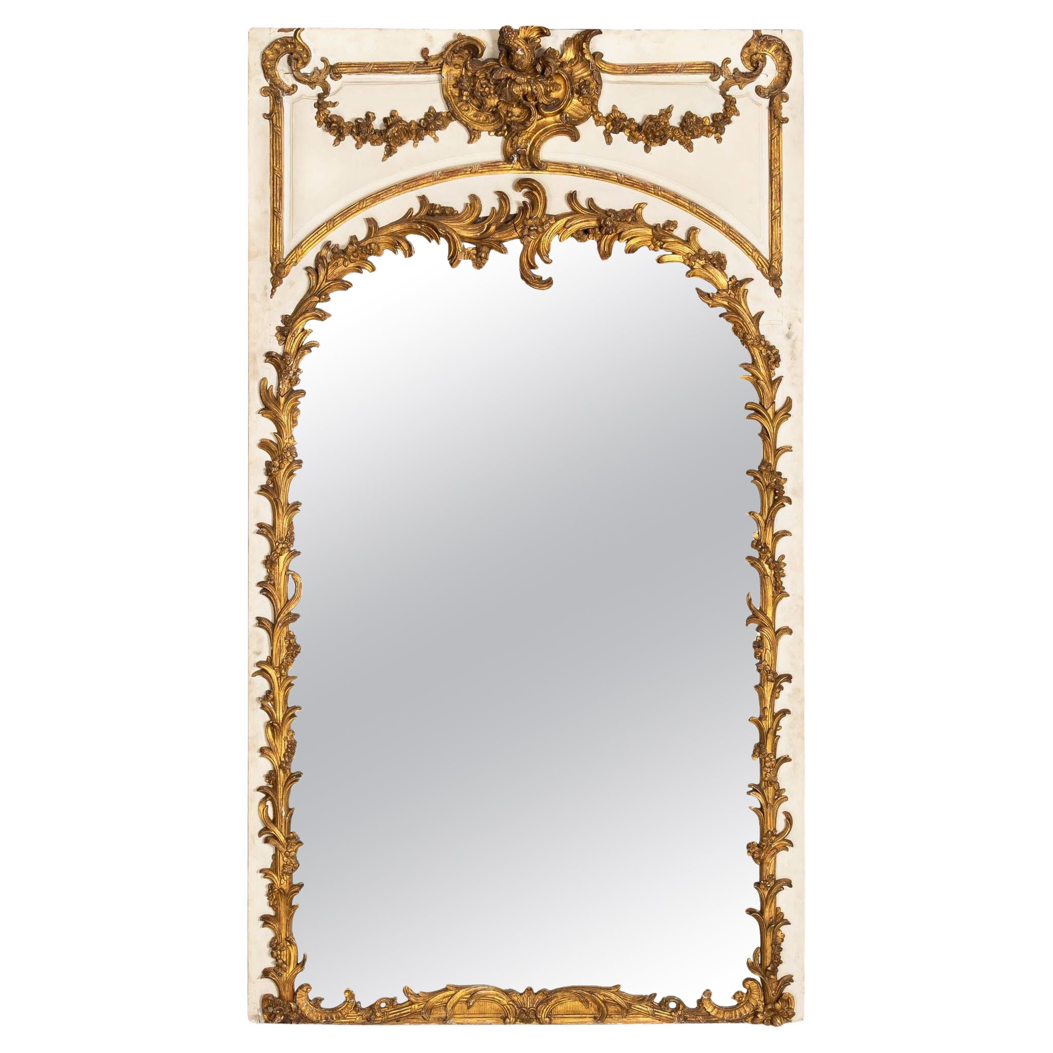 Miroir Trumeau Louis XV du 19ème siècle en bois doré sculpté, 80 H