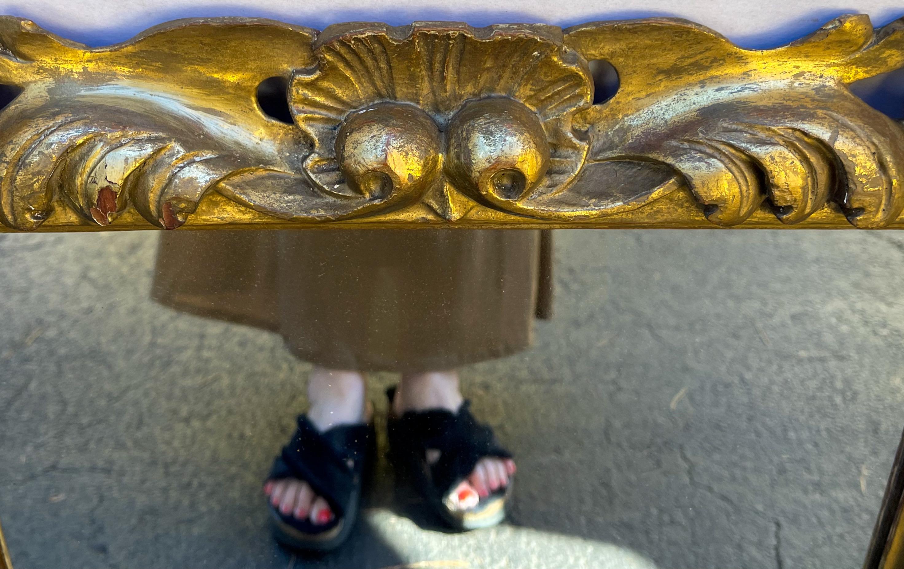 Français Paire de miroirs en bois doré sculpté de style néo-rococo français du 19ème siècle en vente