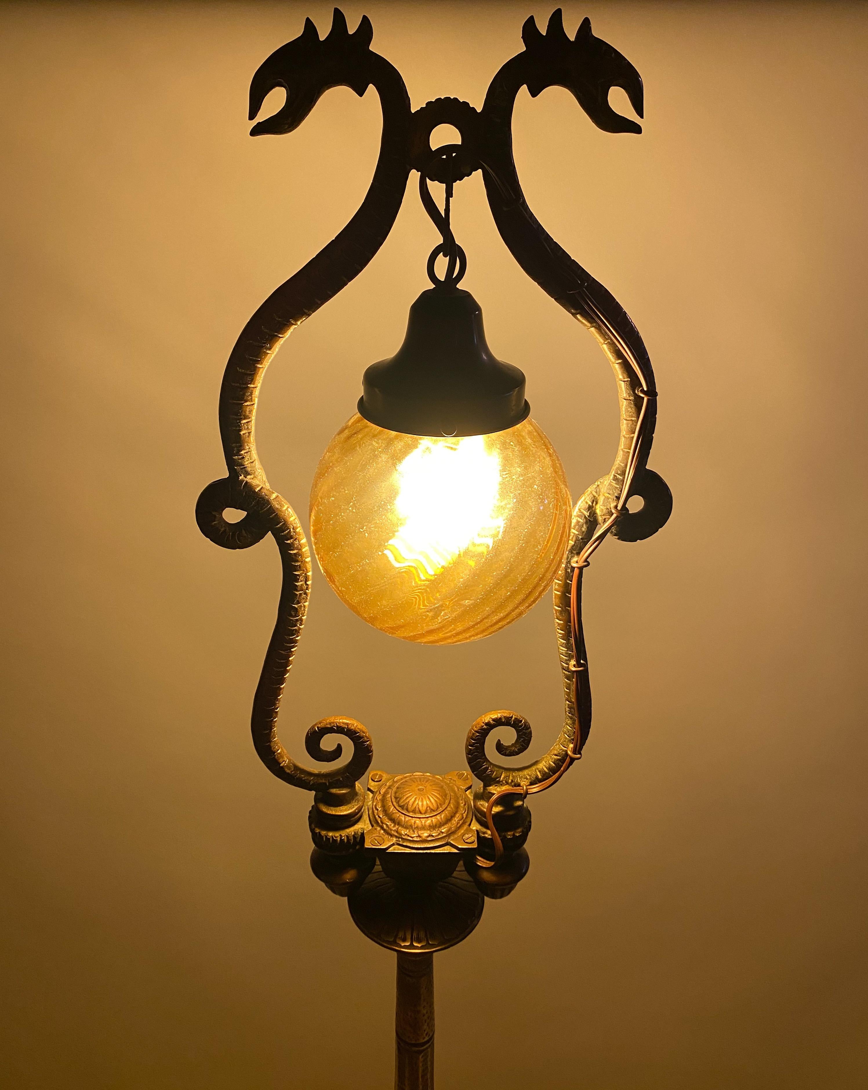 Französische Bronze-Stehlampe mit patinierten Drachen im Rokoko-Stil des 19. Jahrhunderts im Angebot 8