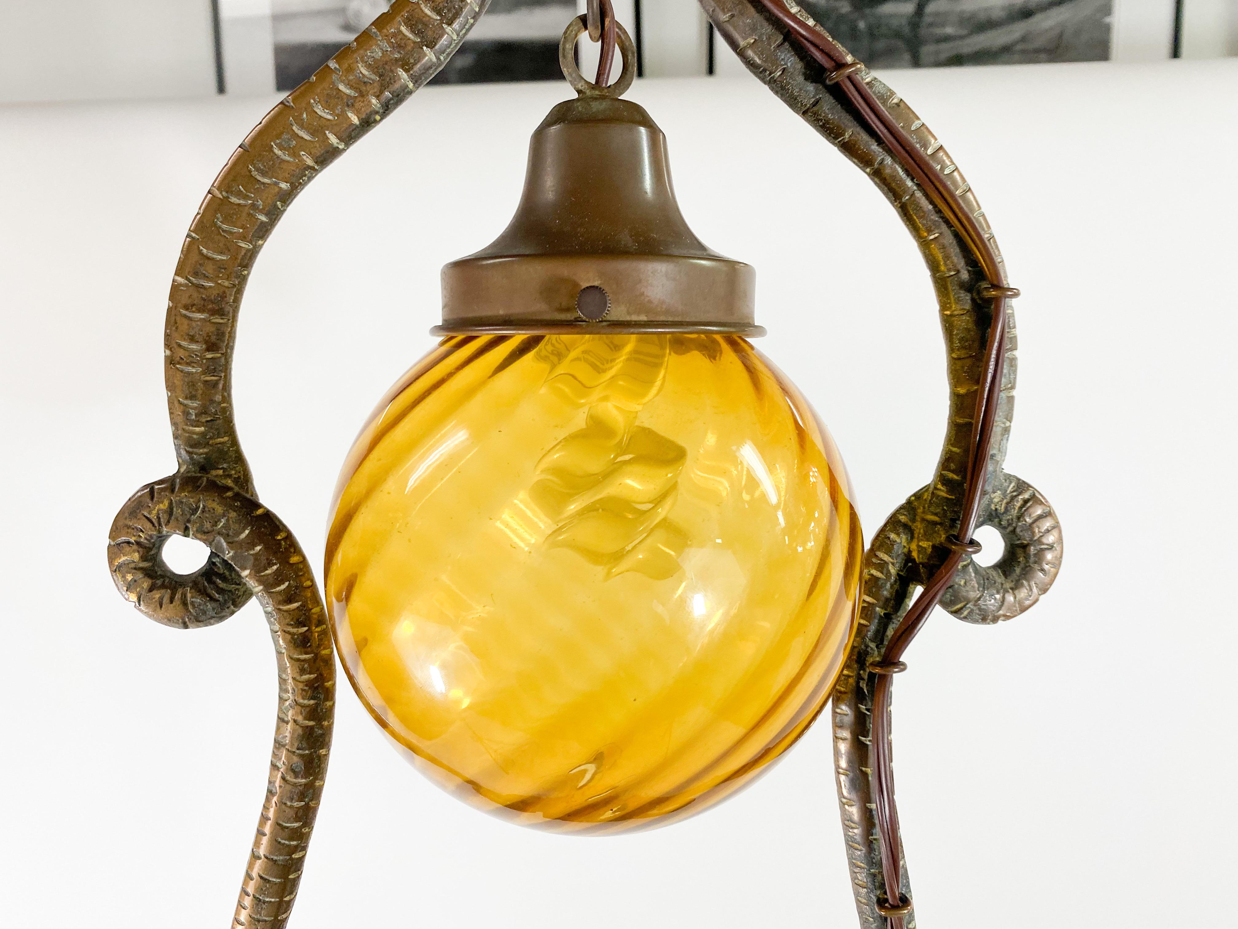 Französische Bronze-Stehlampe mit patinierten Drachen im Rokoko-Stil des 19. Jahrhunderts im Zustand „Gut“ im Angebot in Plainview, NY