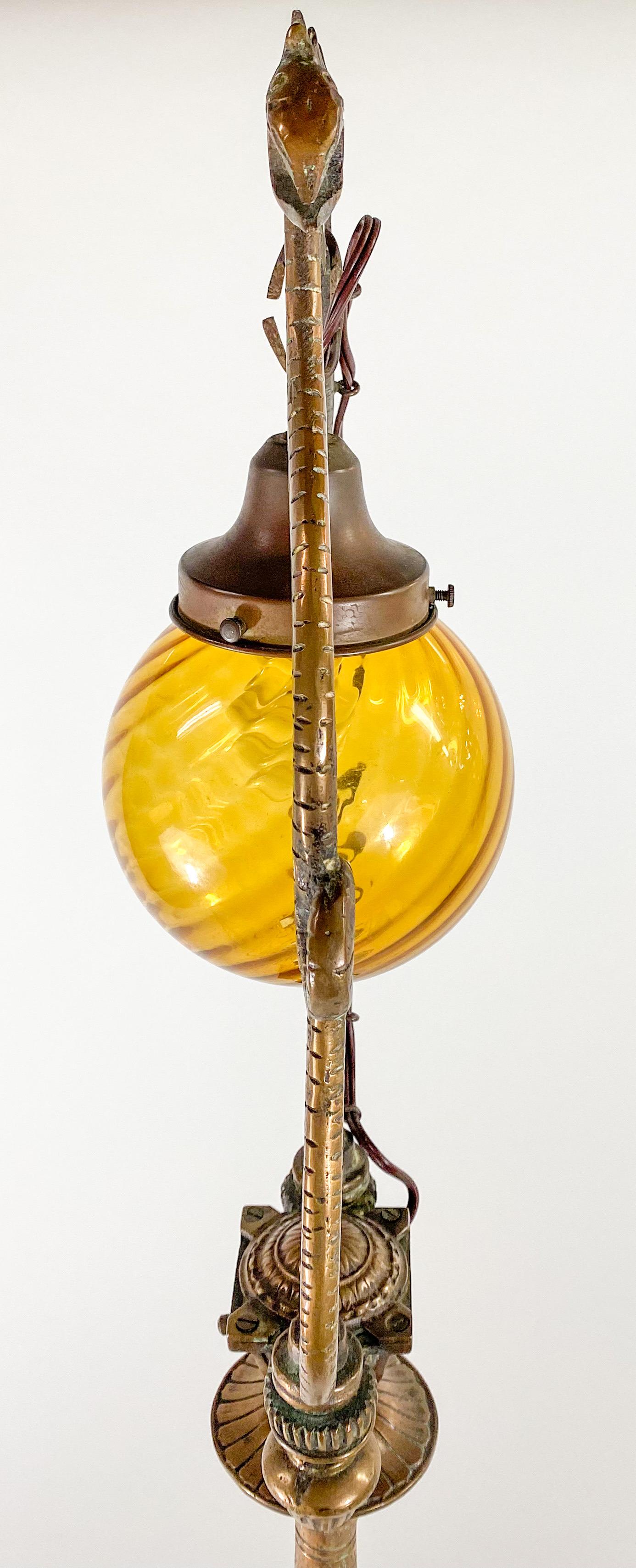 Französische Bronze-Stehlampe mit patinierten Drachen im Rokoko-Stil des 19. Jahrhunderts im Angebot 1