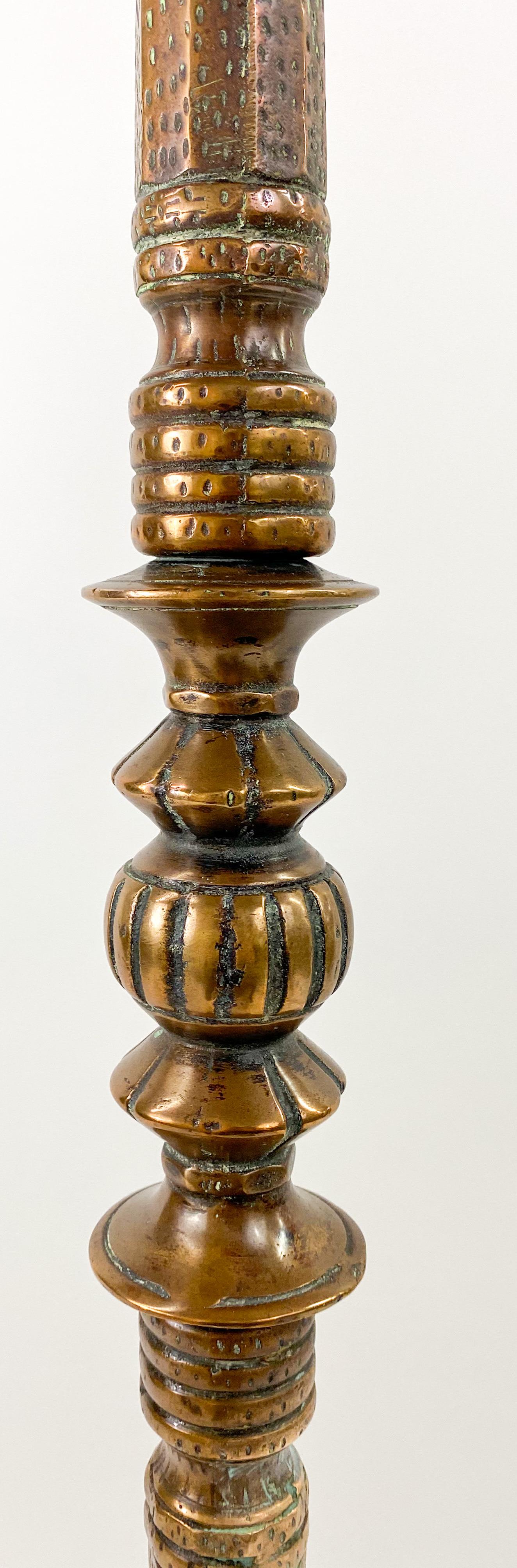 Französische Bronze-Stehlampe mit patinierten Drachen im Rokoko-Stil des 19. Jahrhunderts im Angebot 4