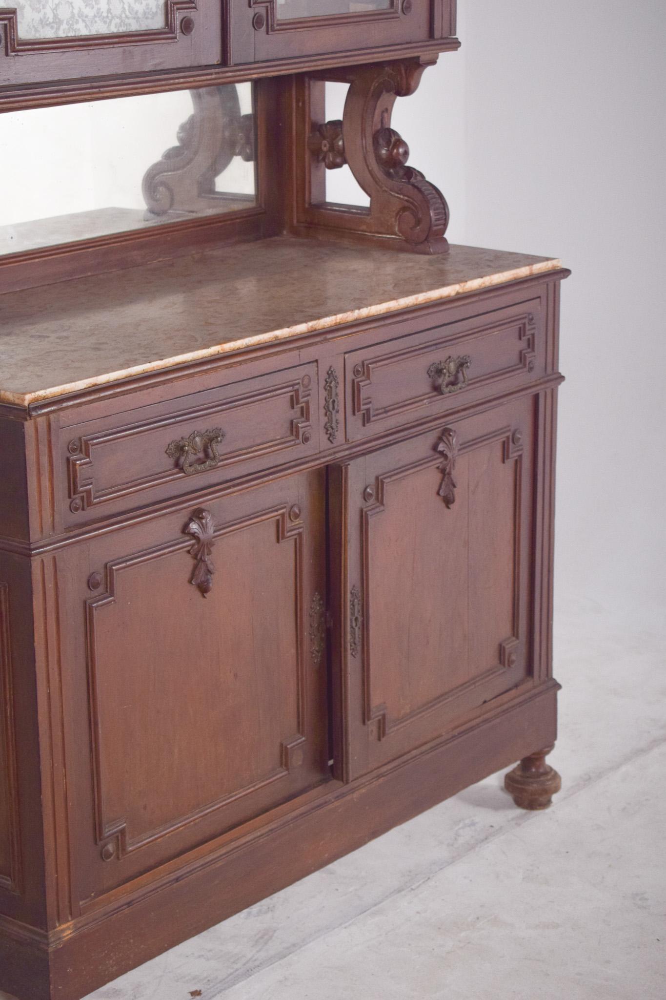 Français Cabinet à deux corps romantique français du 19e siècle en vente