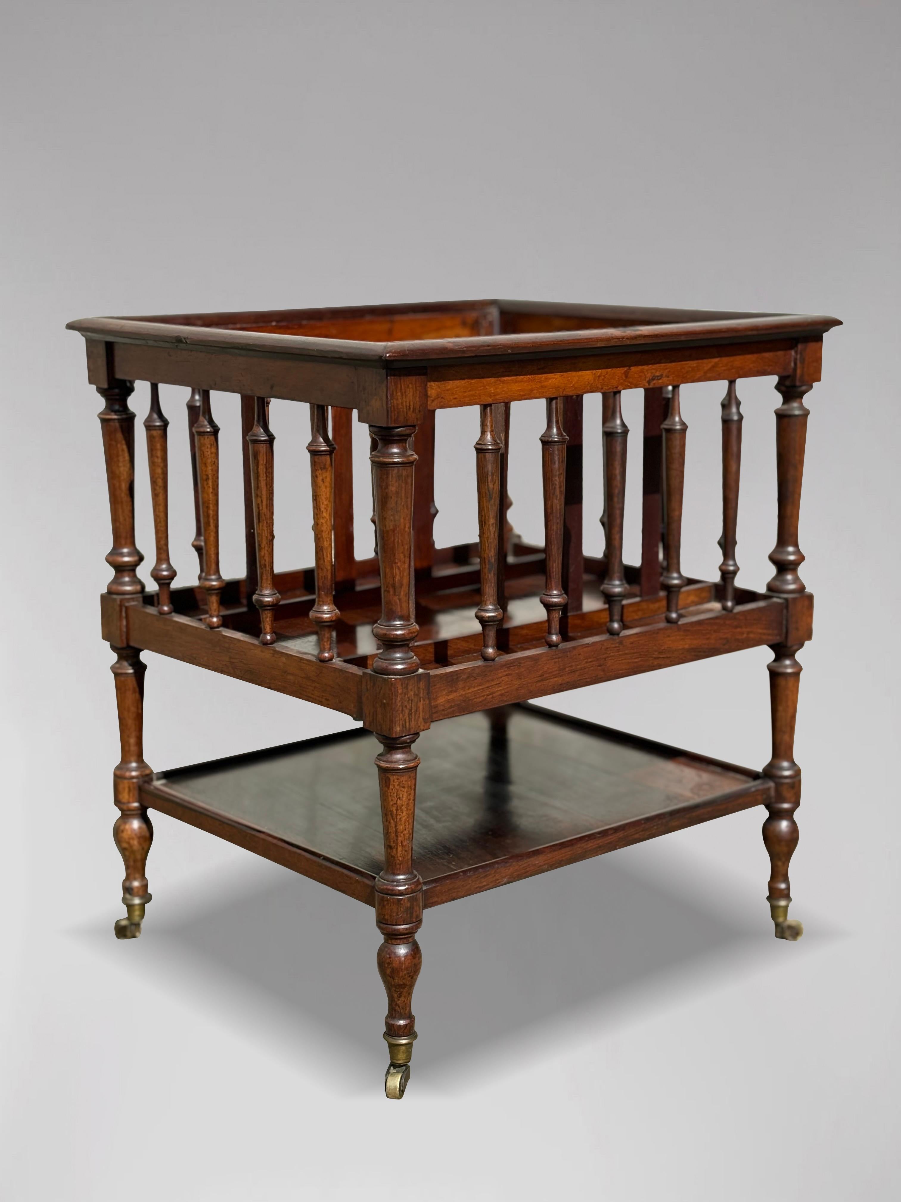 Canterbury o revistero francés de palisandro del siglo XIX Provincial francés en venta