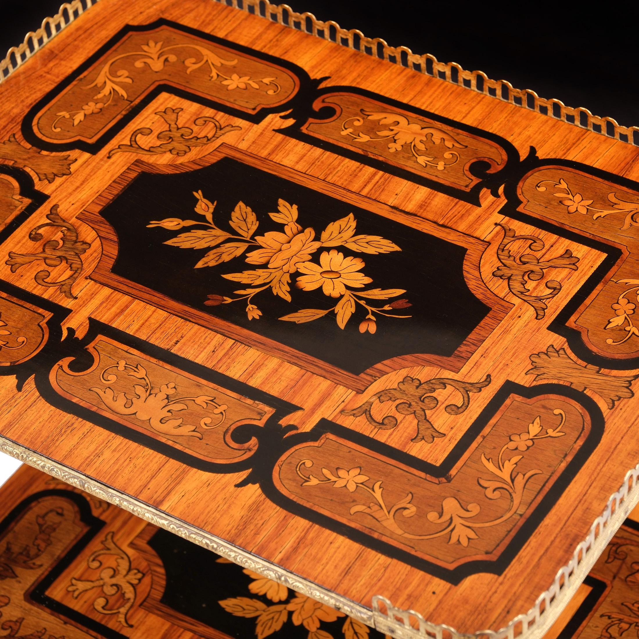 Néo-baroque 19th Century French Rosewood Etagere Side Table en vente