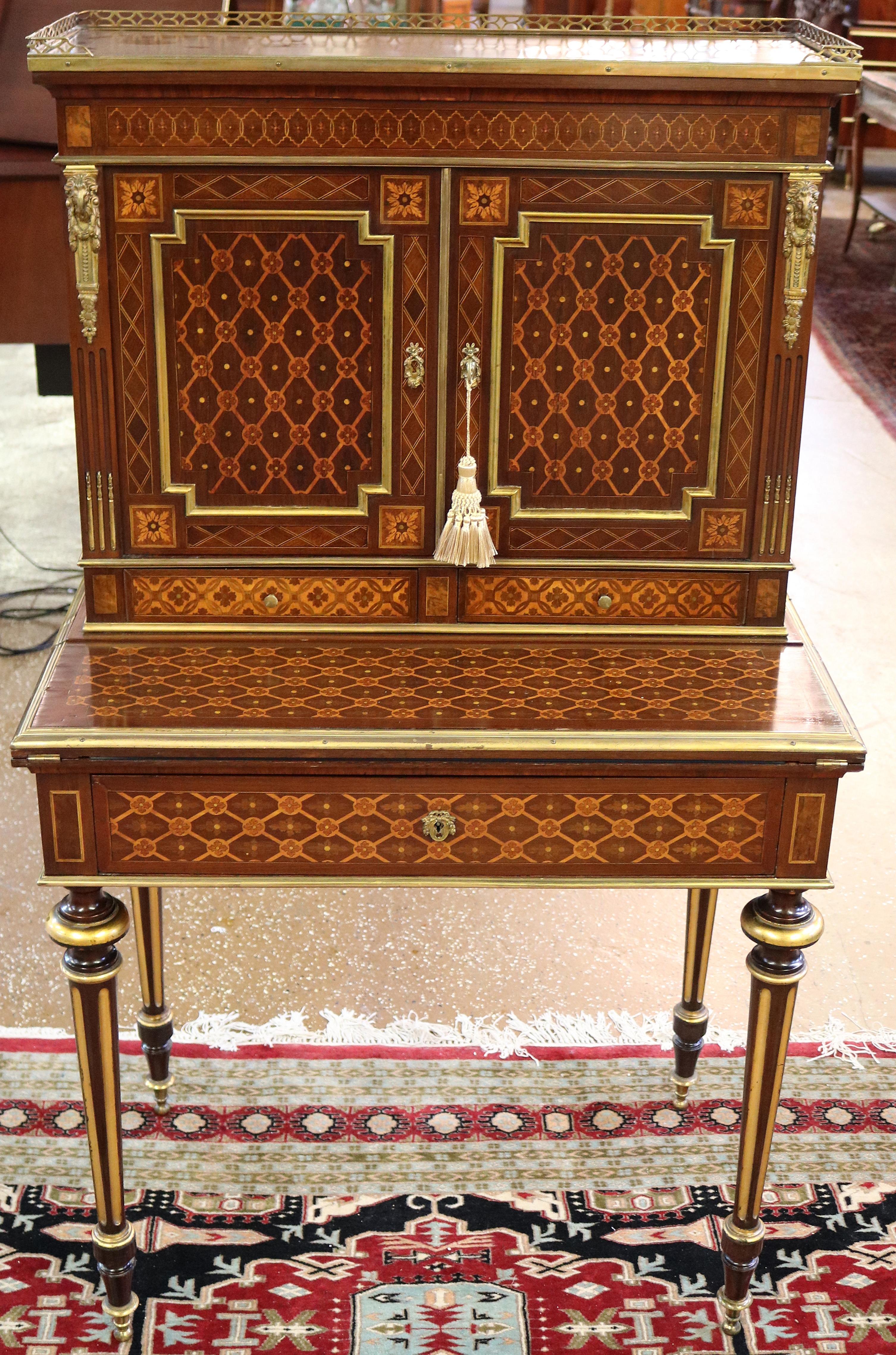 ​19th Century French Rosewood Inlaid Louis XVI Ladies Desk Bonheur Du Jour

Dimensions : 30