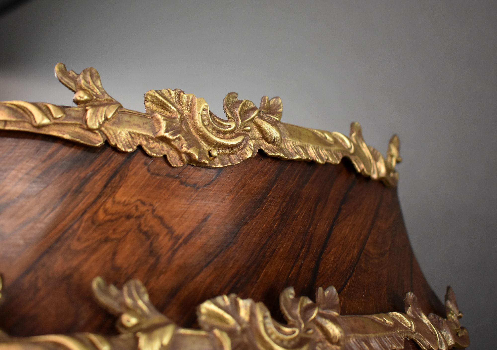 19th Century French Rosewood & Marquetry Serpentine Vitrine For Sale 7
