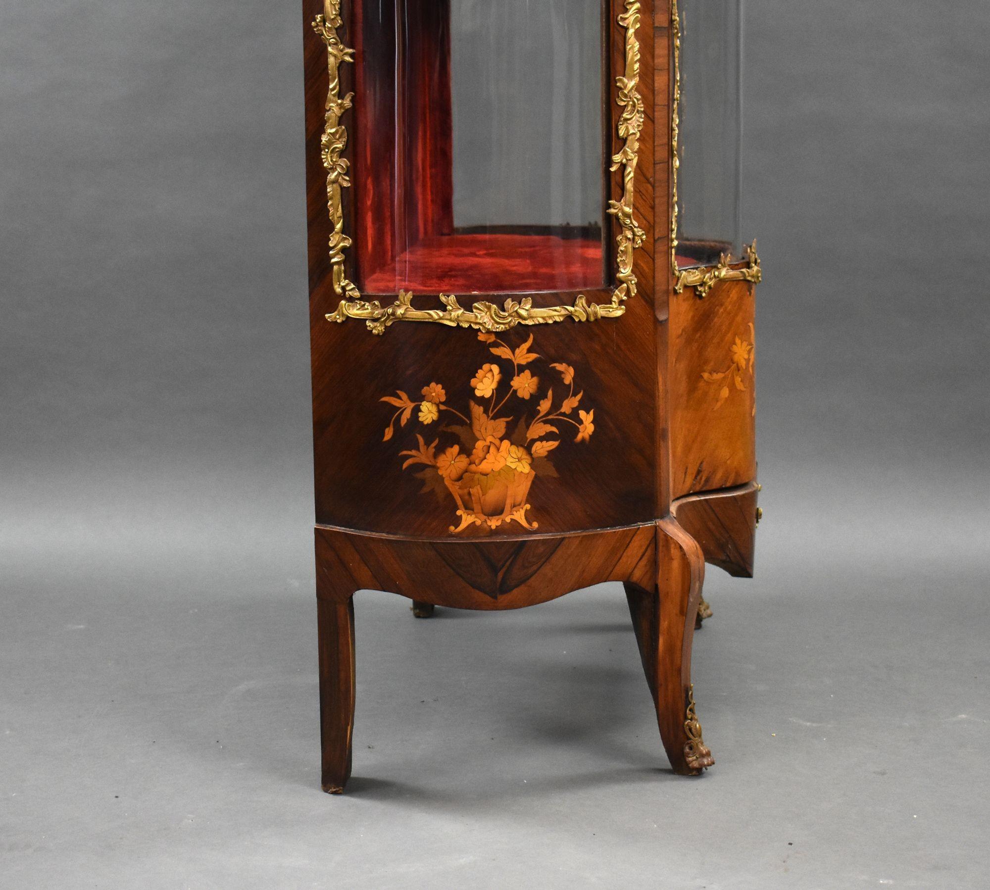 19th Century French Rosewood & Marquetry Serpentine Vitrine For Sale 3