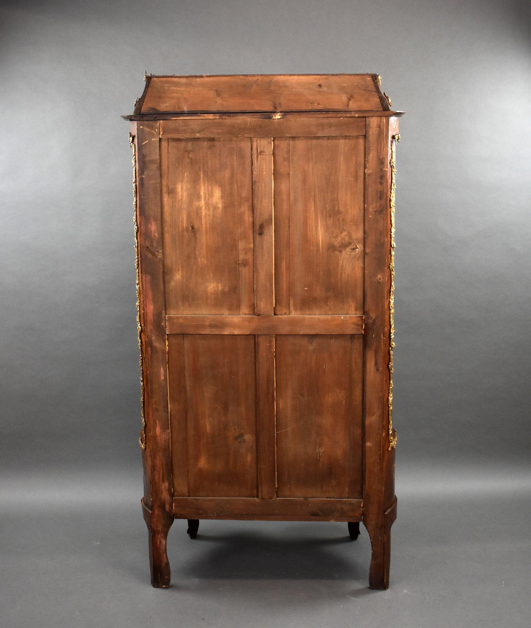 19th Century French Rosewood & Marquetry Serpentine Vitrine For Sale 4