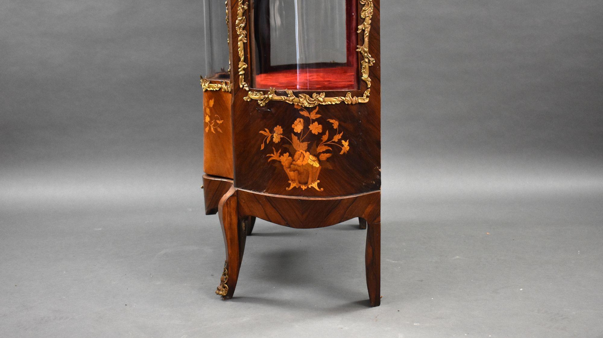 19th Century French Rosewood & Marquetry Serpentine Vitrine For Sale 6