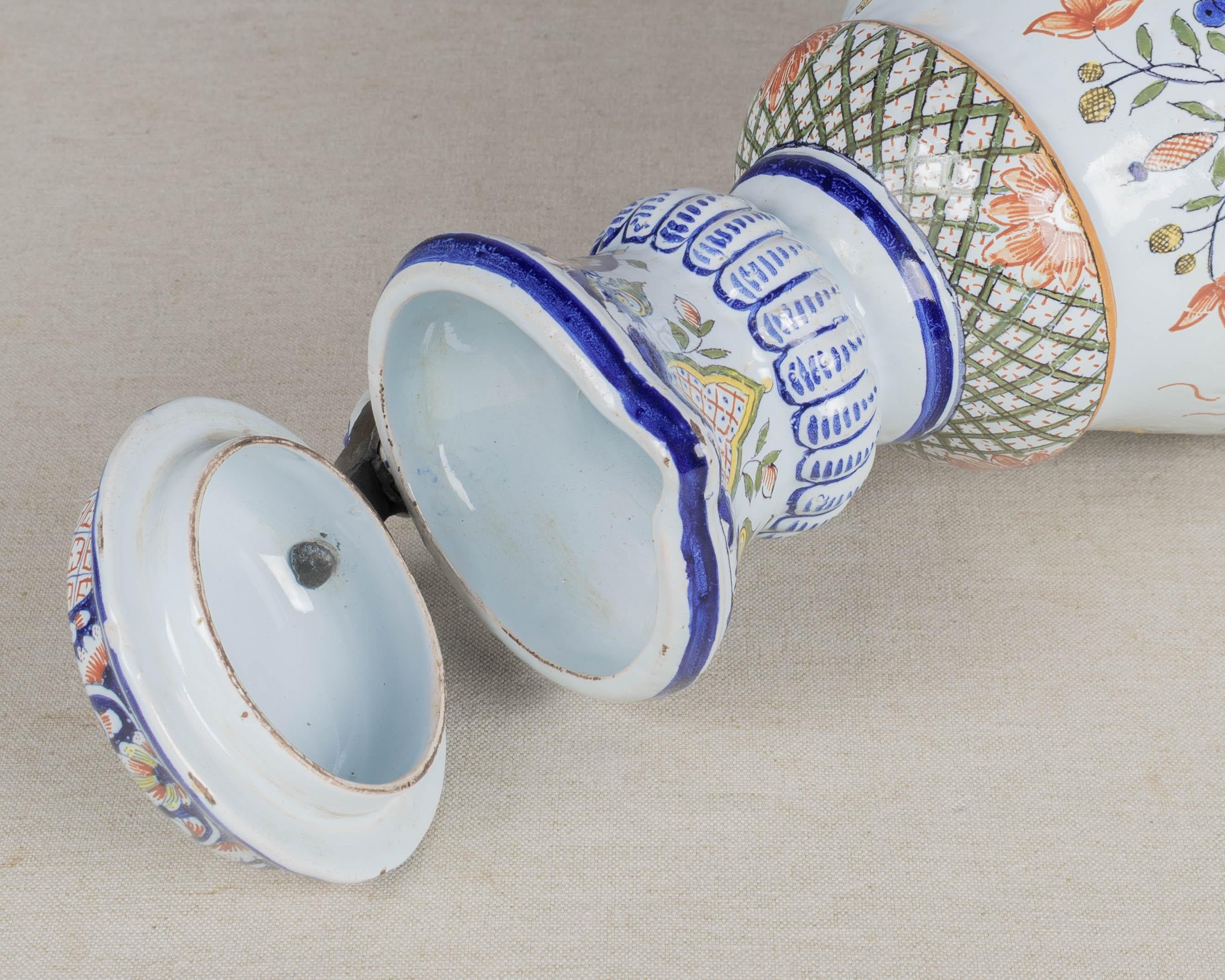 Pichet en faïence de Rouen du 19e siècle en vente 4