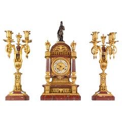 Garniture d'horloge française du 19ème siècle en marbre rouge et bronze doré