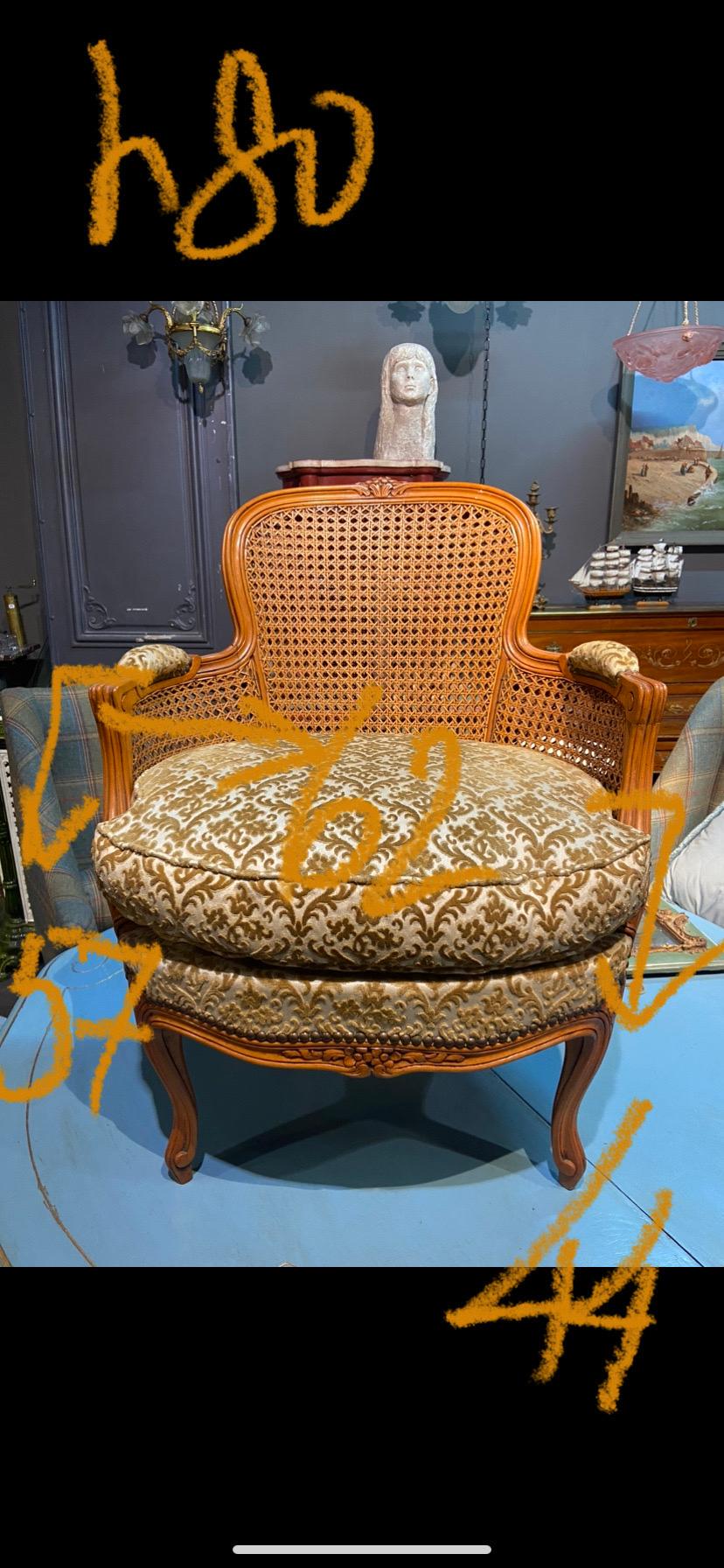 Französischer runder Bergere-Stuhl aus handgeschnitztem Nussbaumholz mit Schilfrohr aus dem 19. Jahrhundert im Angebot 2